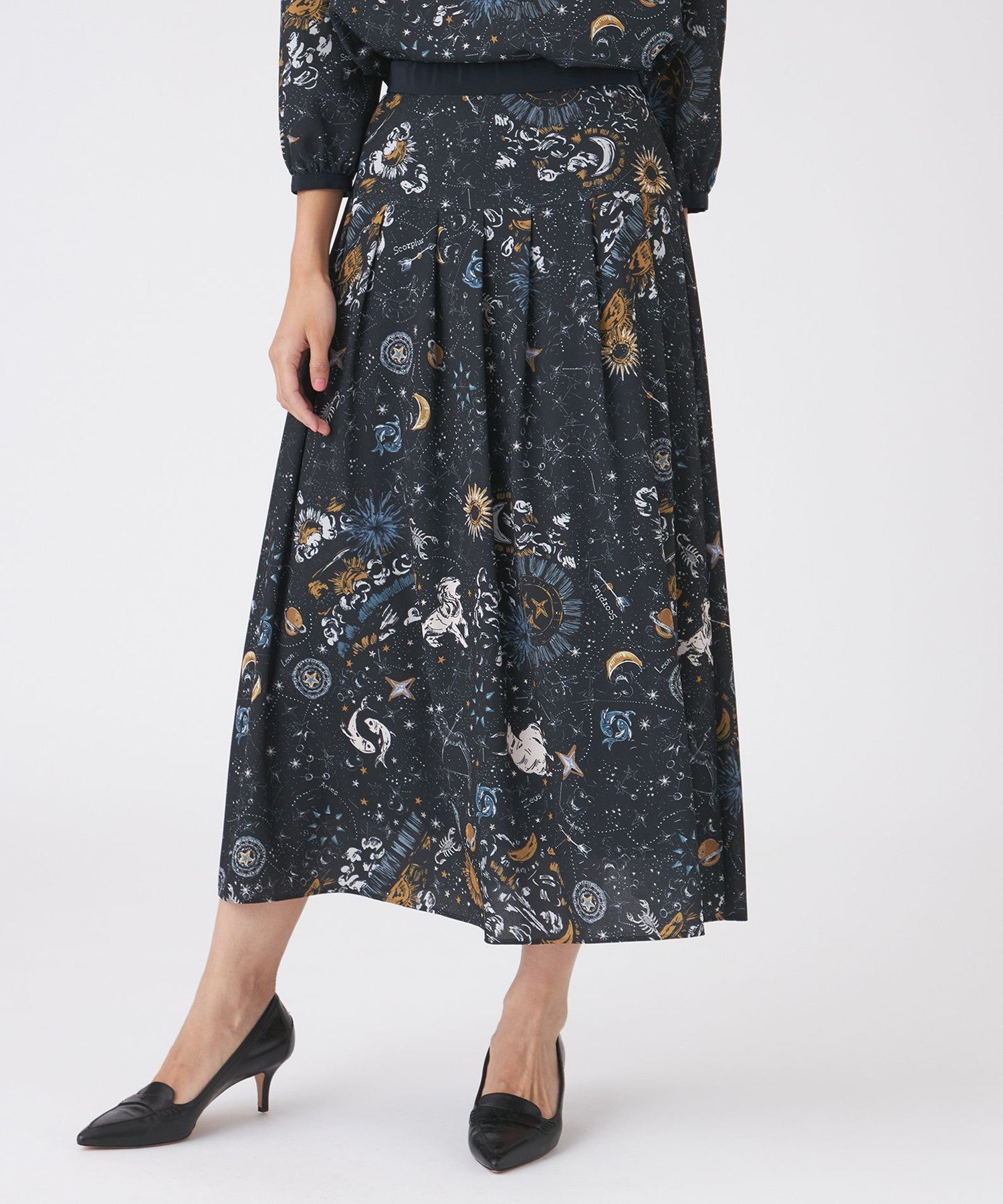 3513　こちらは専用です L】【ウォッシャブル】コスモ柄プリントスカート(スカート