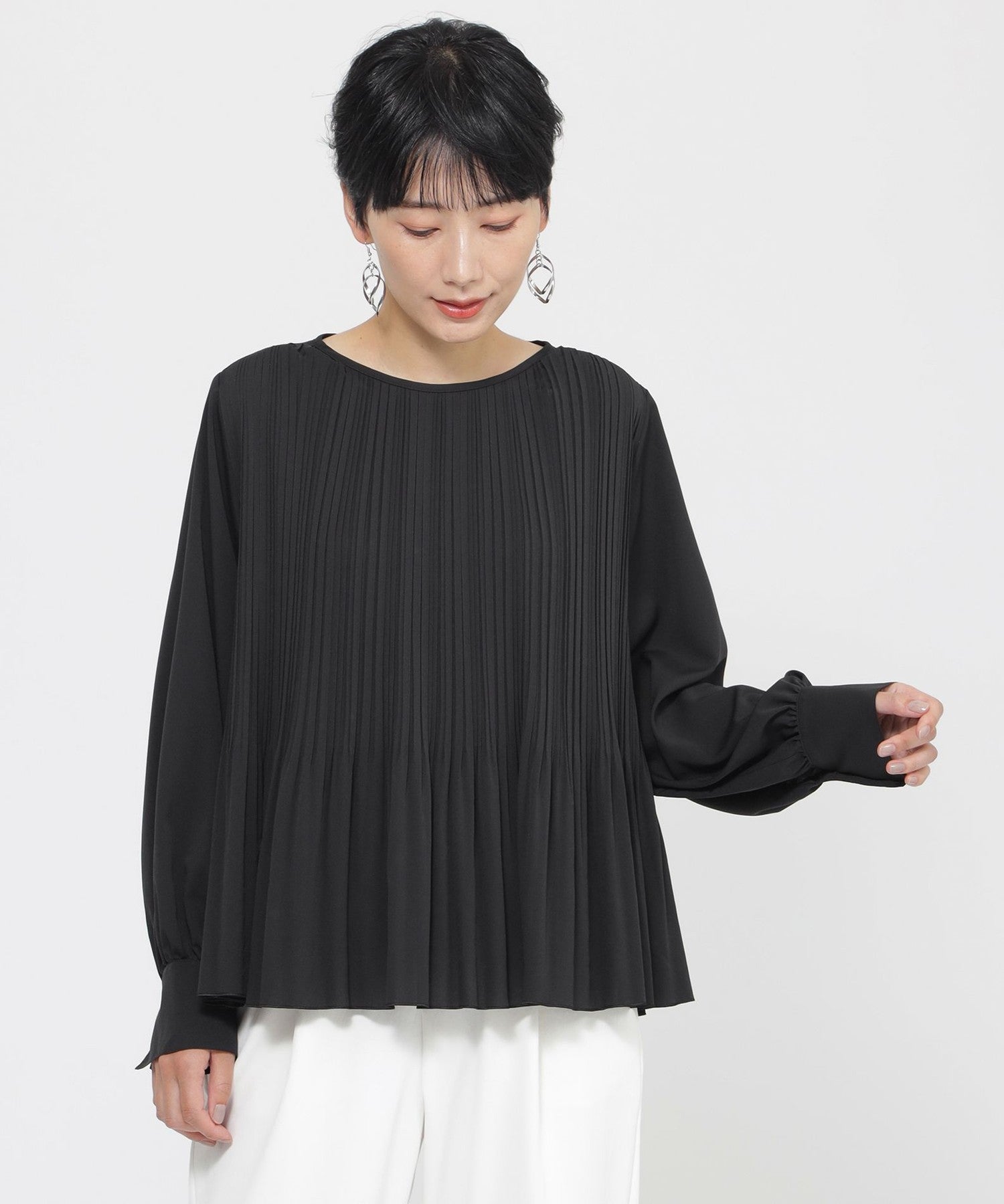 ブラックゼウス ウォッシャブル】デシンプリーツプルオーバーブラウス(トップス)｜EVEX