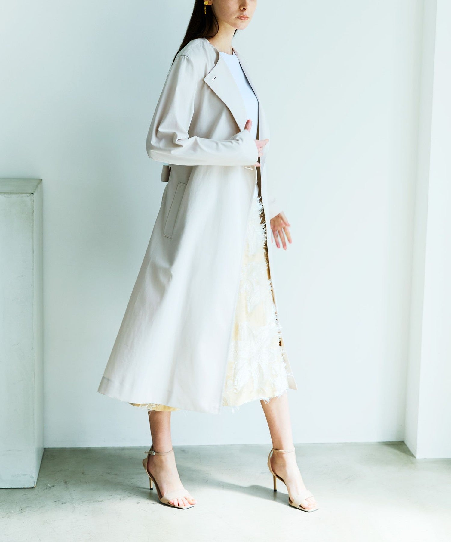 ハイツイストコットンラチネ ノーカラーラペルコート(コート)｜EPOCA