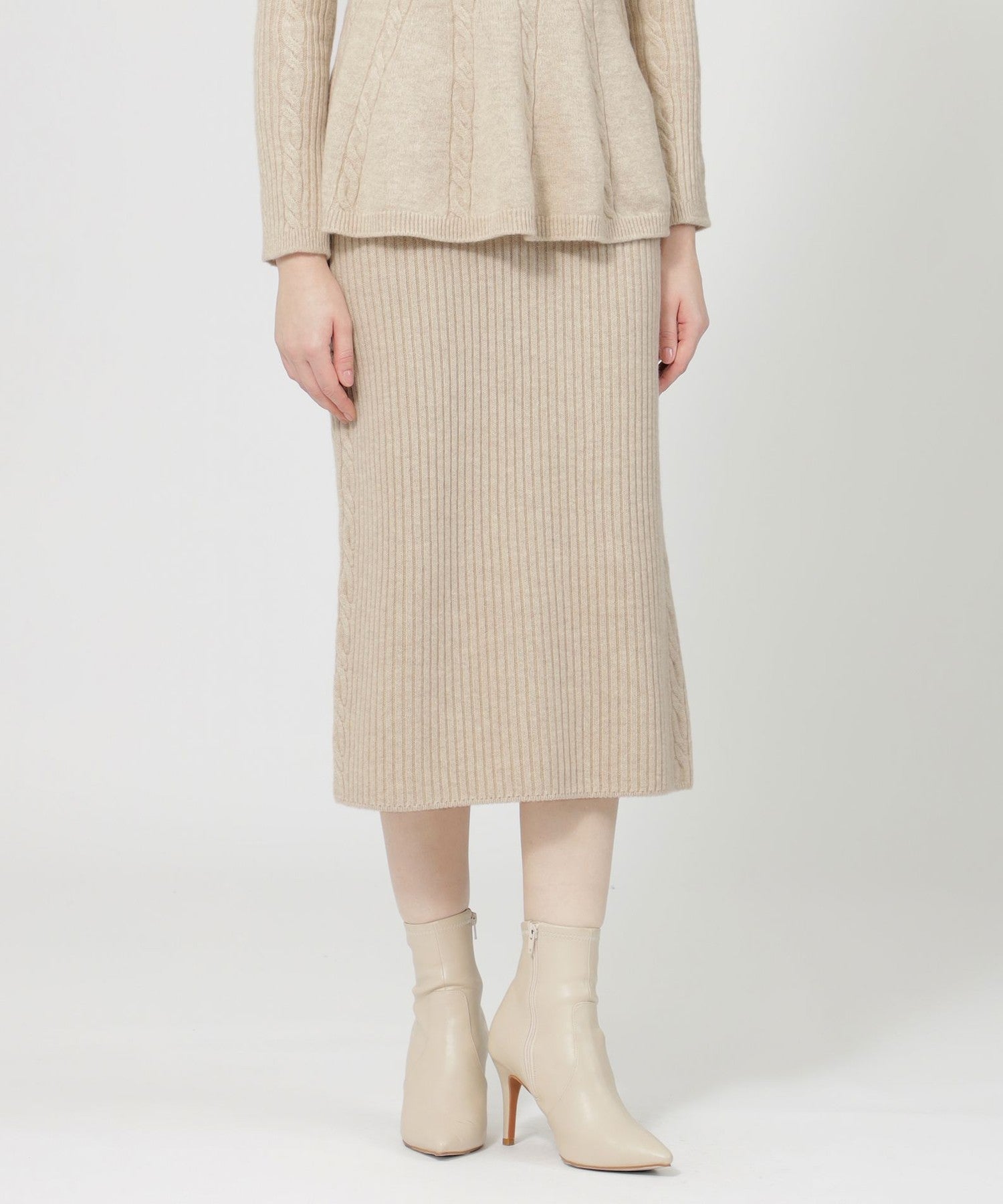 VERY NaVY2024年12月号掲載】【La maglia due】リブニットタイト