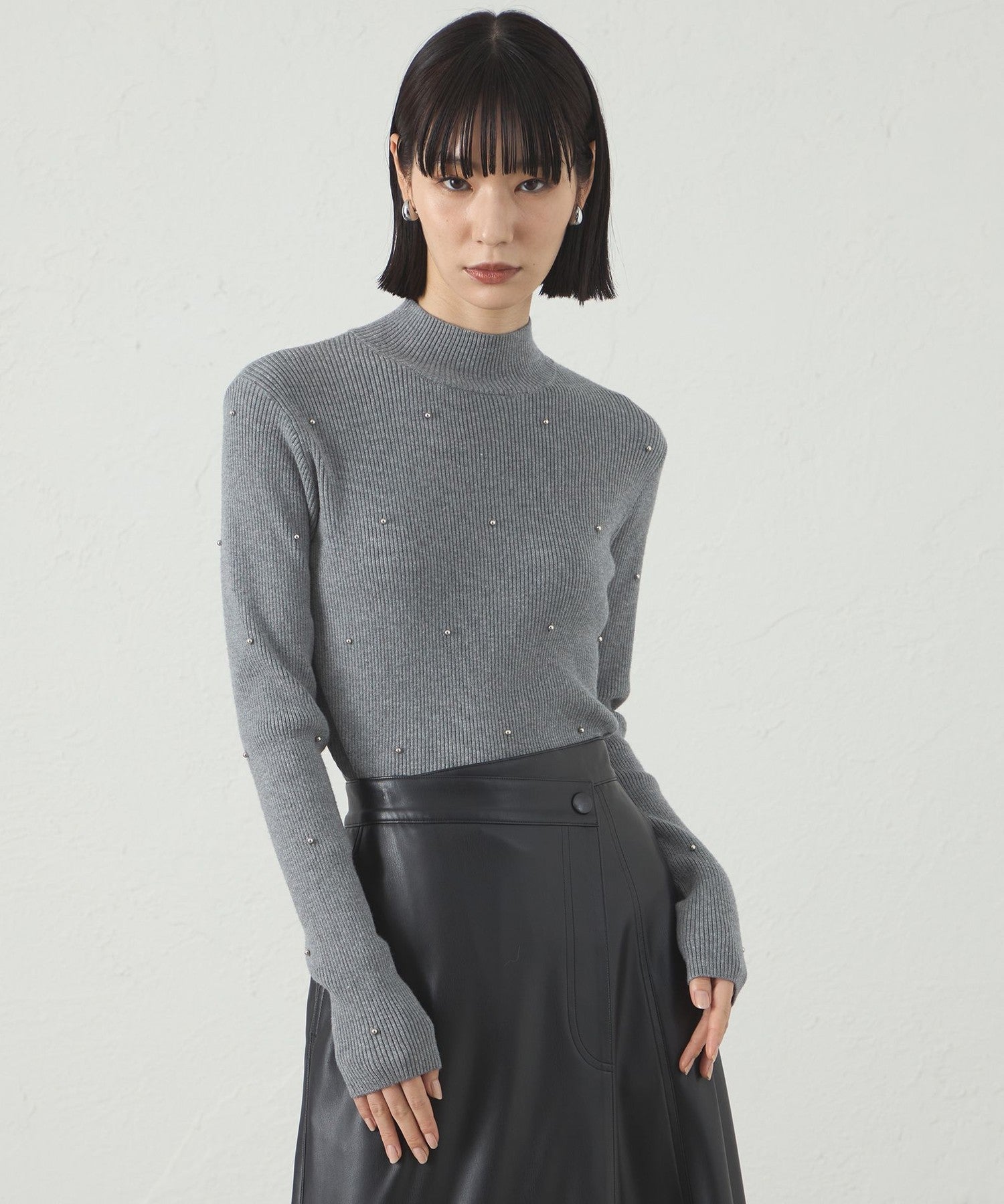 1枚で着映える】スタッズタートルニット(トップス)｜CAST:(キャスト