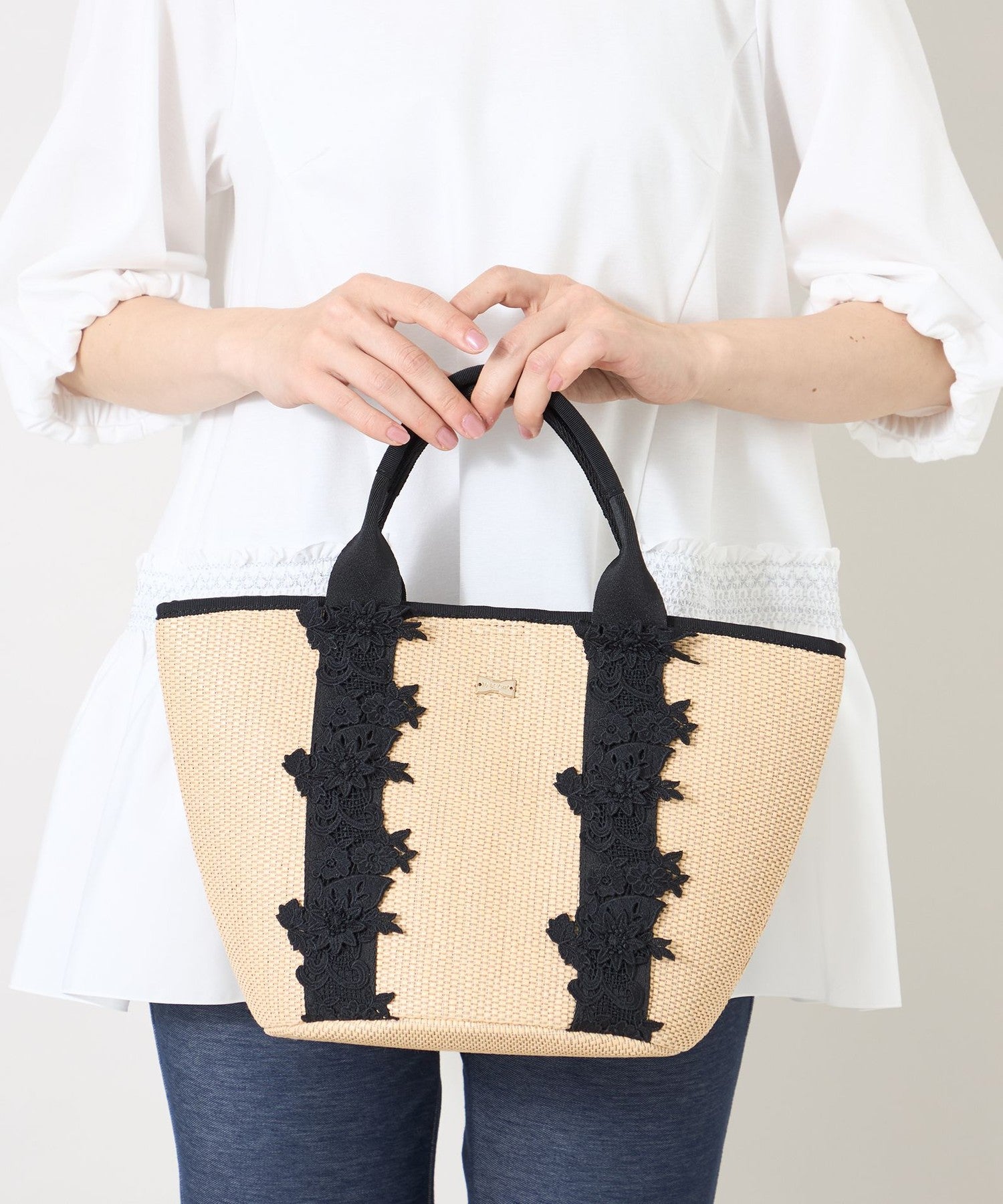 【TO BE CHIC】トゥービーシック ビッグサイズ　かごバッグ フラワーレース バスケット(バッグ・ポーチ)｜TO BE CHIC(トゥー ビー