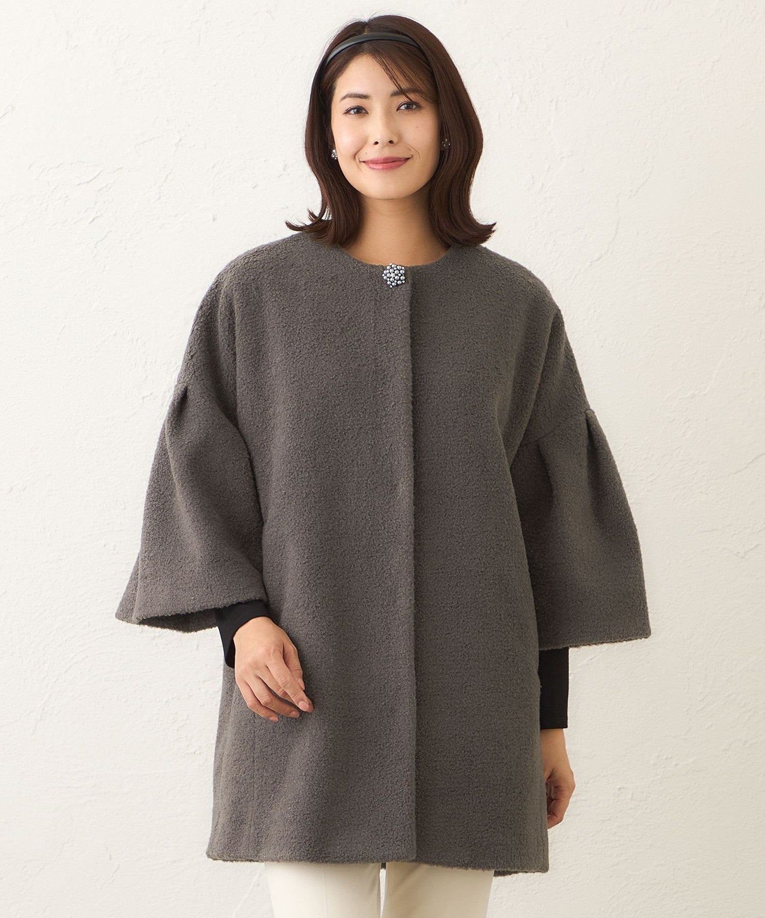 TO BE CHIC ベルスリーブフリルコート ブラック ベルスリーブフリルコート(コート)｜TO BE CHIC(トゥー ビー シック)の