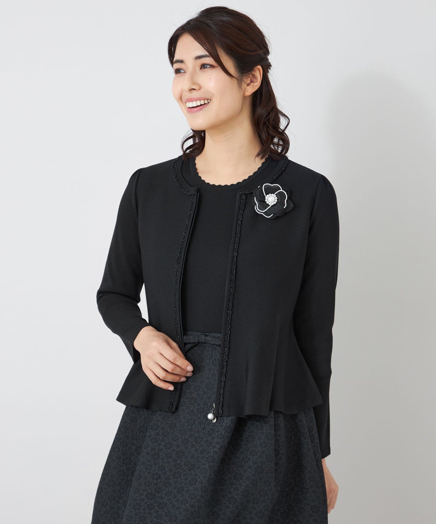 TO BE CHIC トゥービーシック　黒 ペプラム　ニット　ジャケット　Ⅲ ペプラムフレア ニットジャケット(ジャケット)｜TO BE CHIC(トゥー