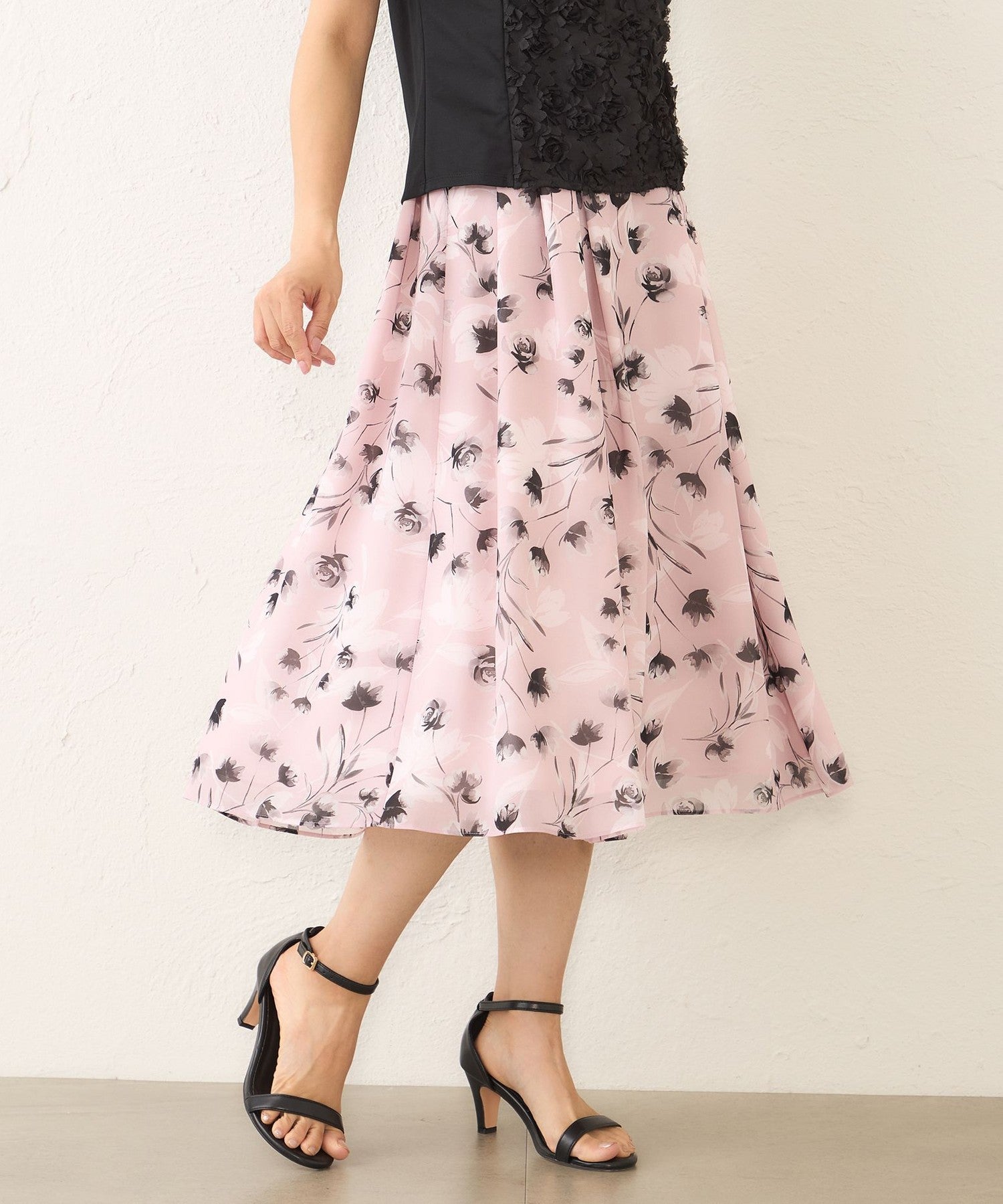 ダブルフラワープリント タックスカート(スカート)｜TO BE CHIC(トゥー