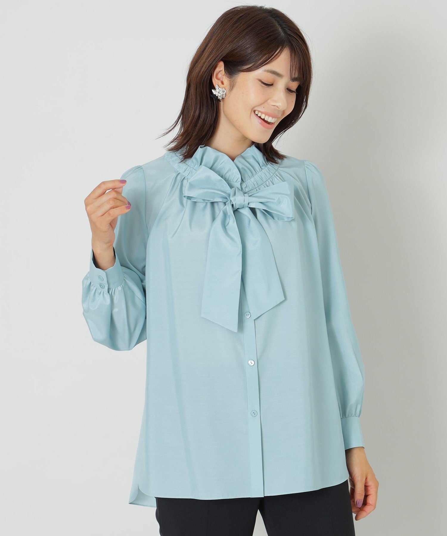 L】ブライトクロス フリルブラウス(トップス)｜TO BE CHIC(トゥー ビー