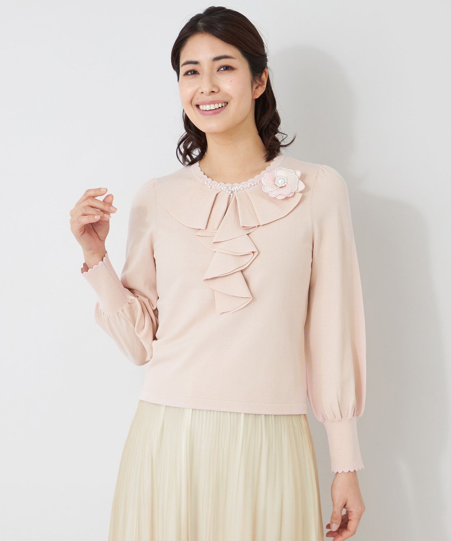 L】フロントラッフルフリル ニット(トップス)｜TO BE CHIC(トゥー ビー