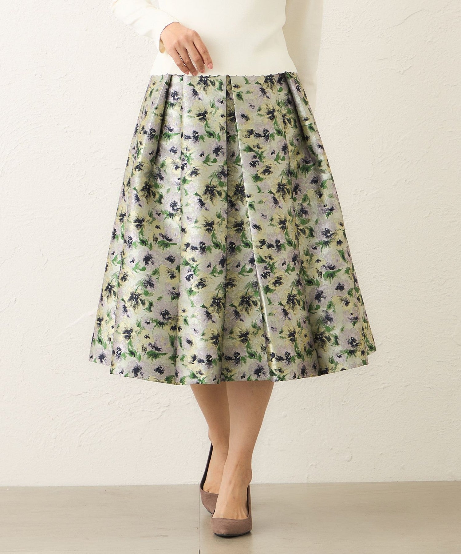 トゥービーシック/スズラン刺繍タックスカート トゥービーシック/スズラン刺繍タックスカート