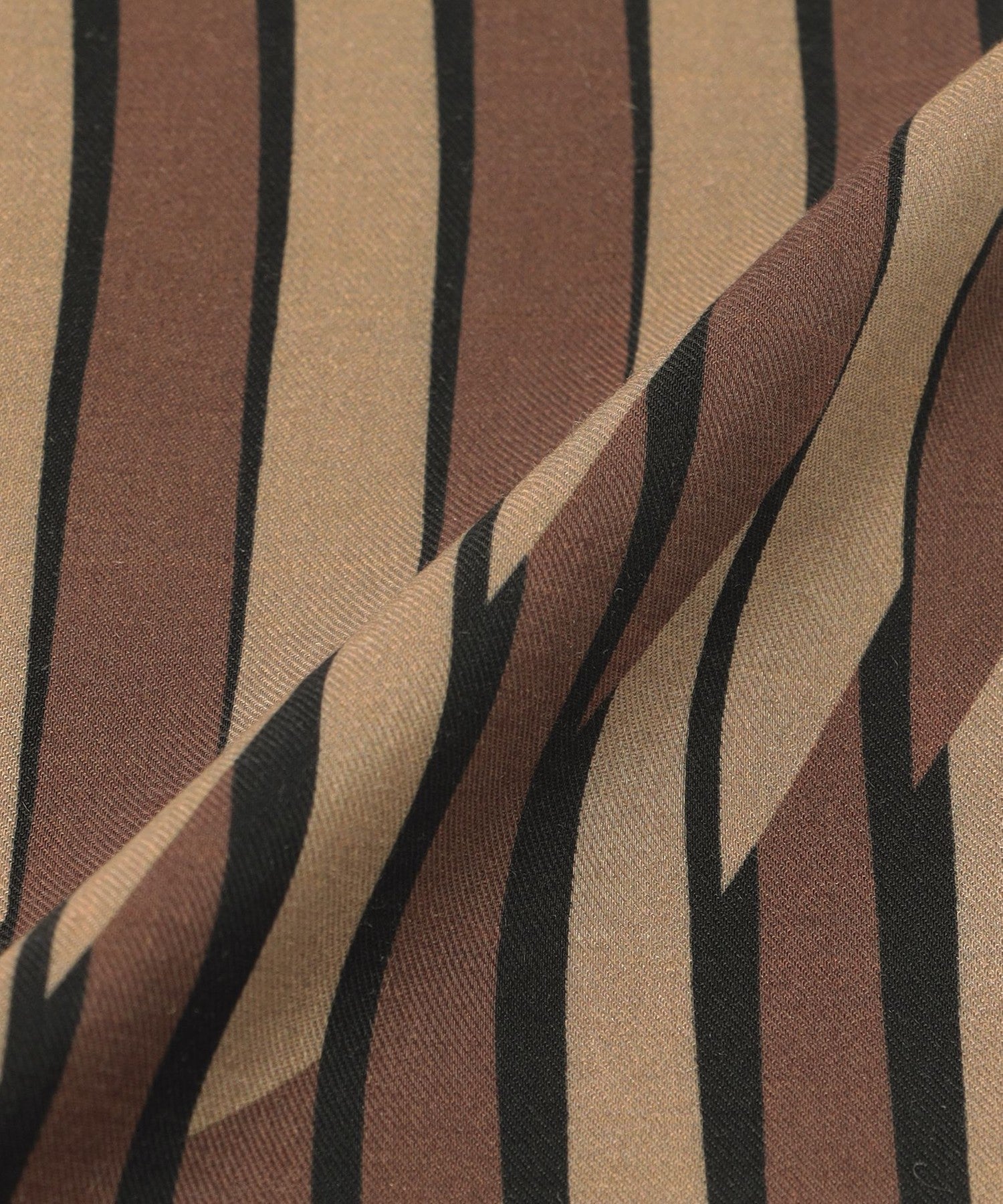 1142-J172074428__J,28,