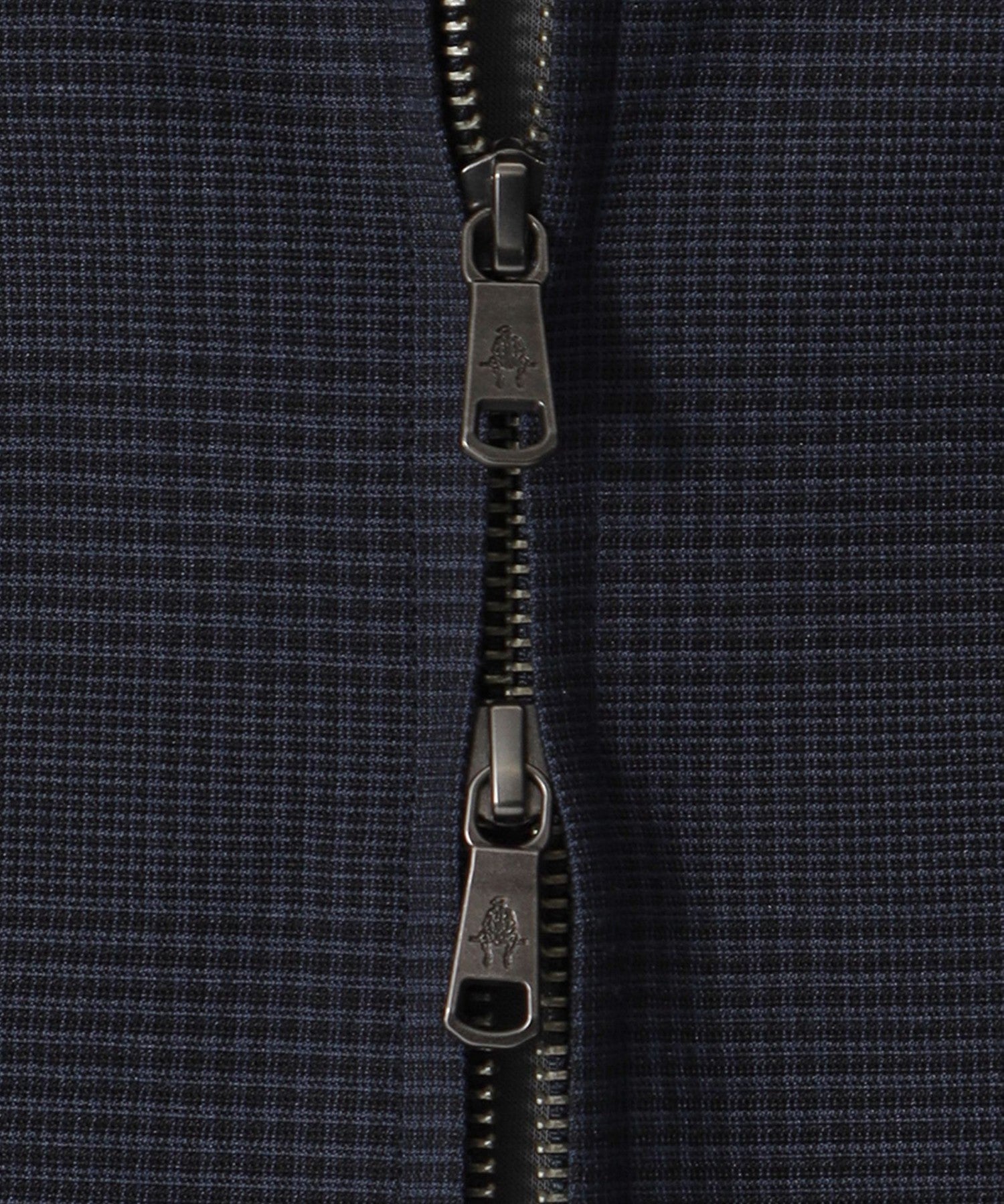 1142-J1F4377529__O,29,