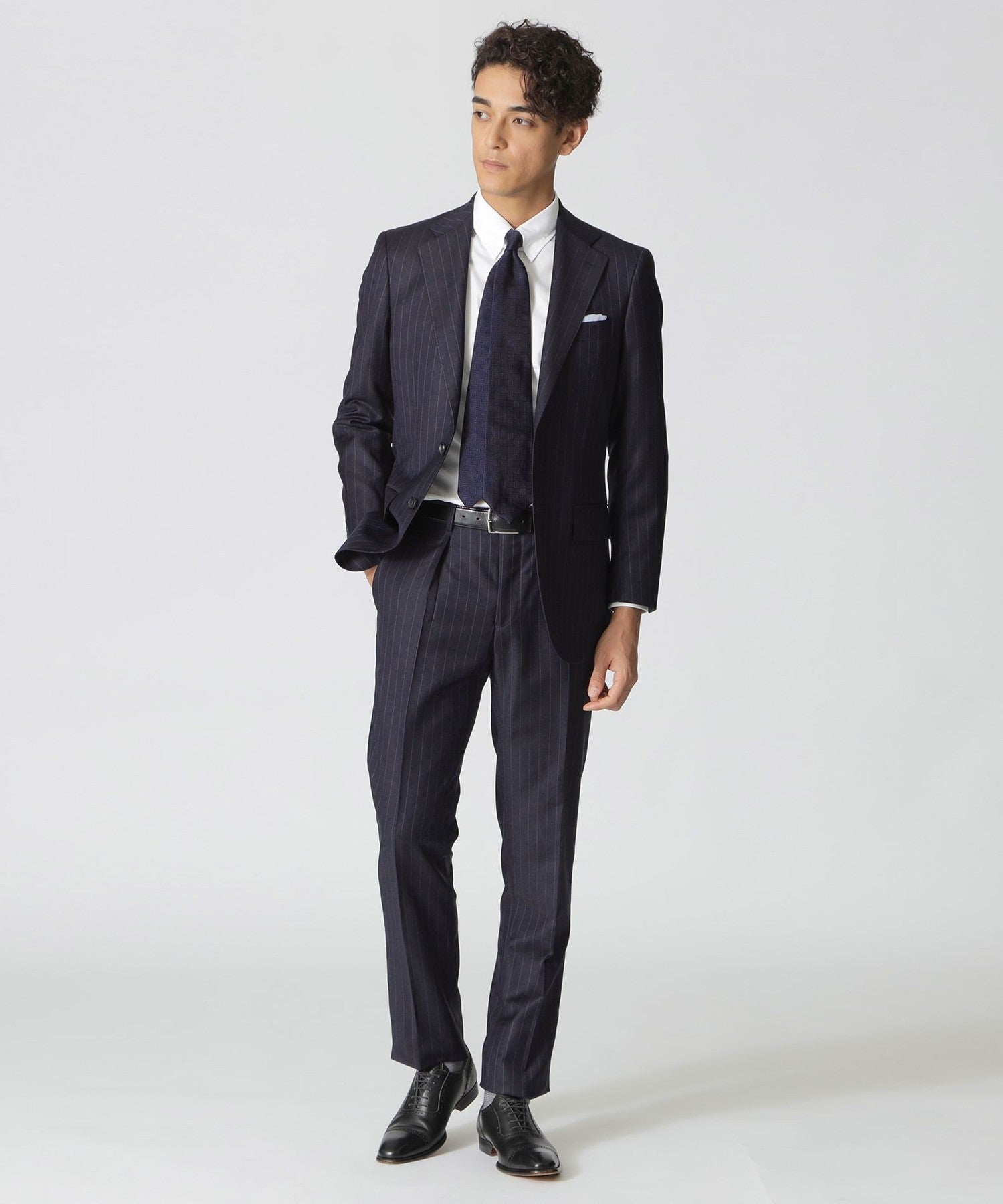 BAKER MODEL」ウール・シルク・カシミヤ三者混ピンストライプ柄スーツ