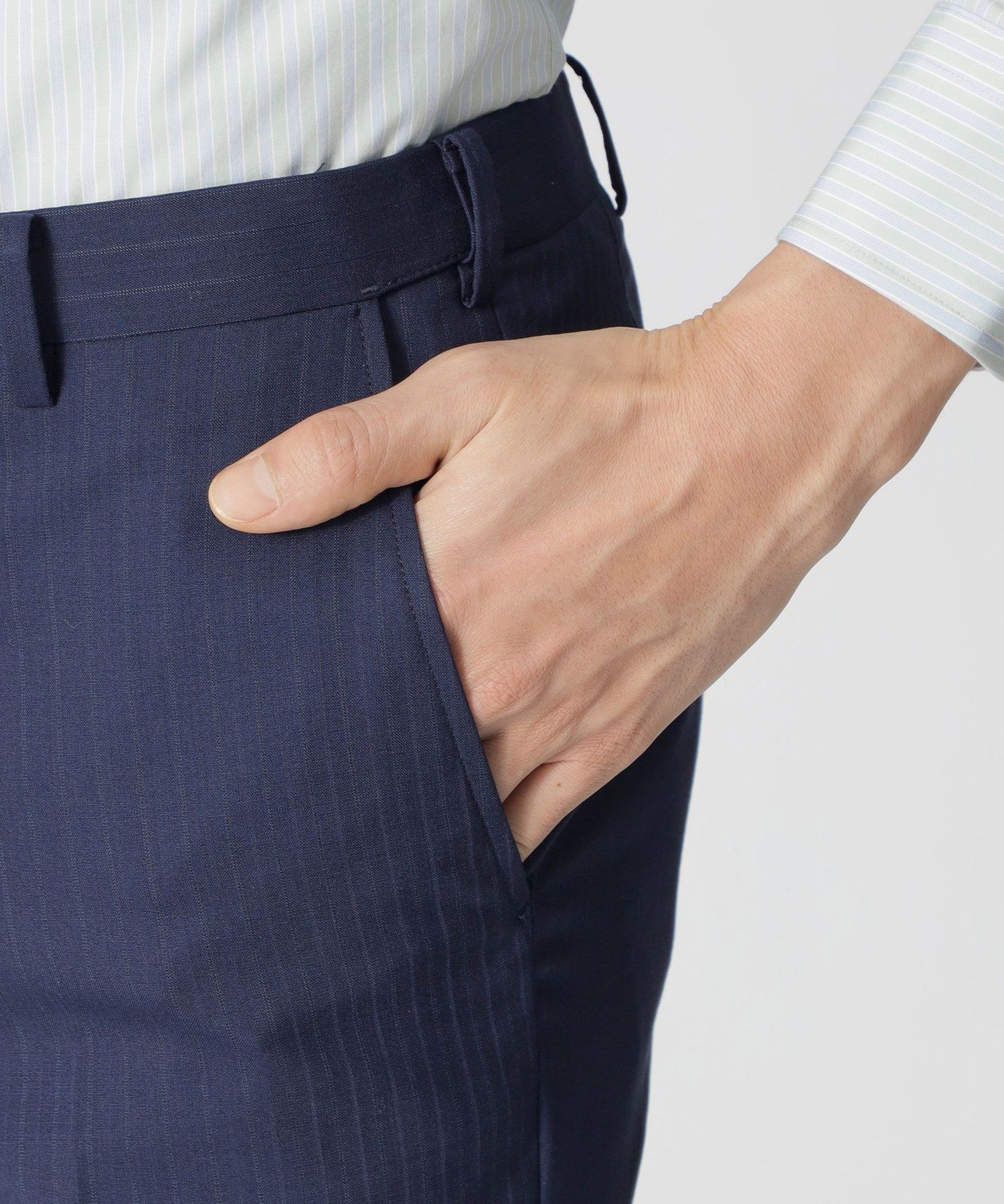 1142-J1H9950728__U,28,