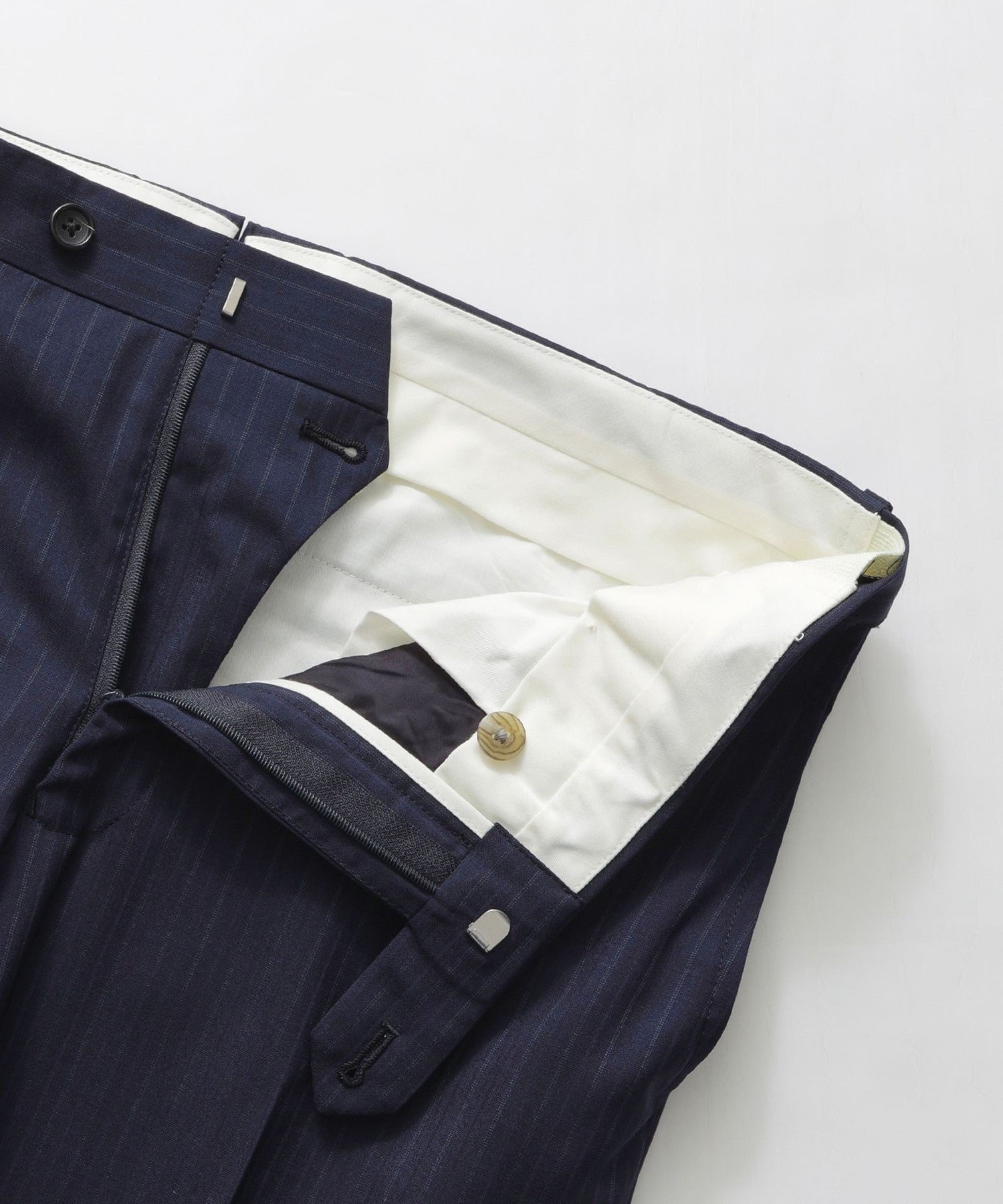 1142-J1H9950728__V,28,