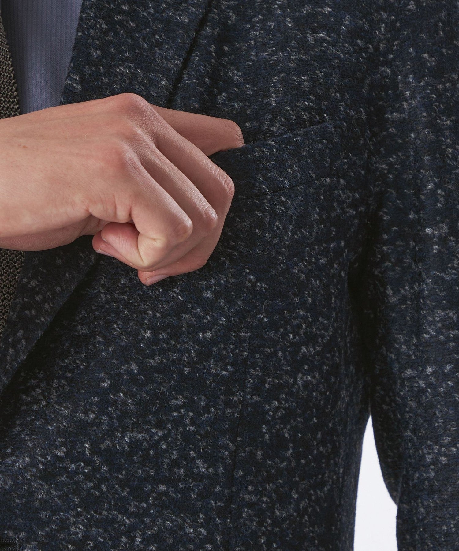 1154-M1E3569228__L,28,