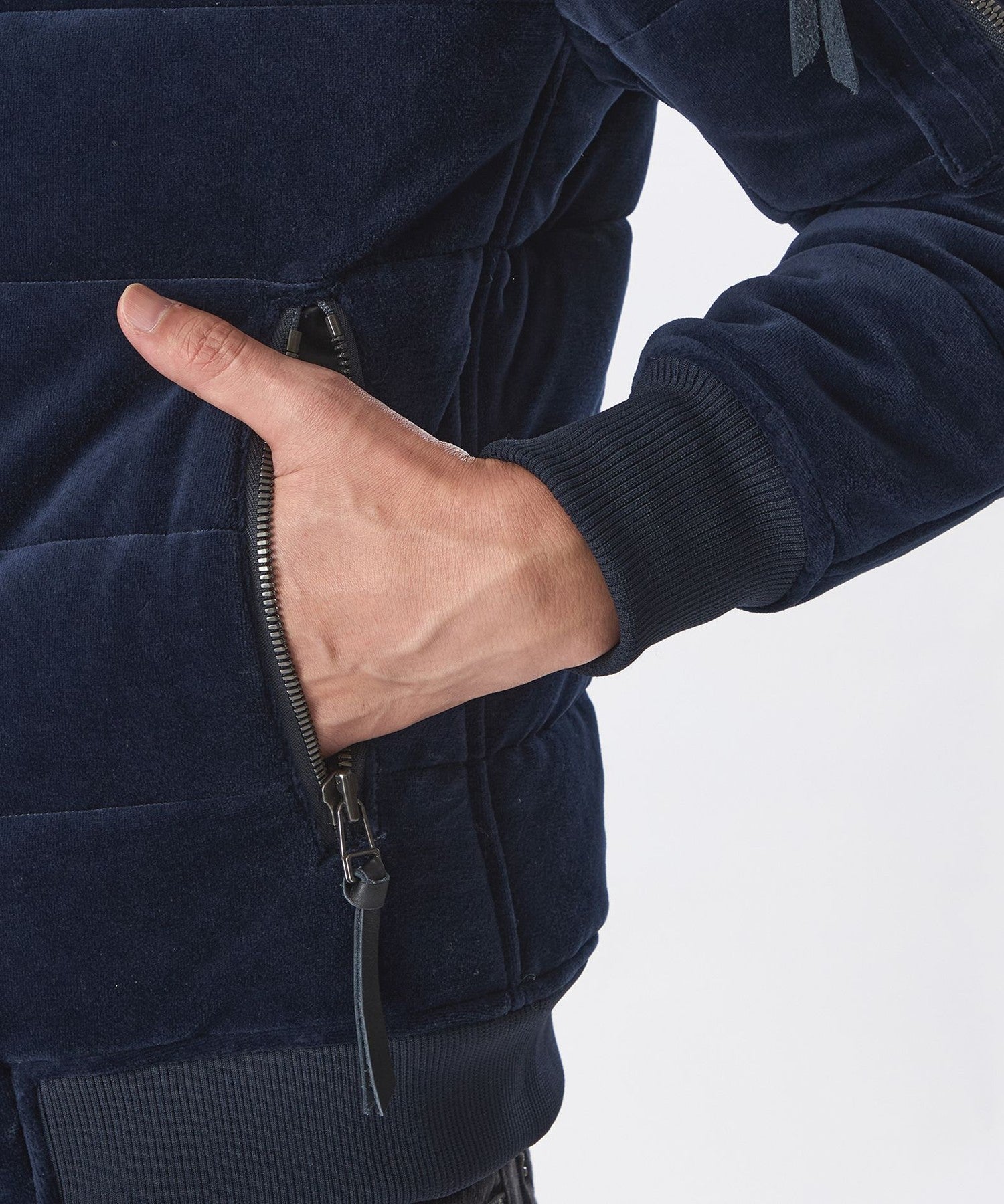 1154-M1F7767229__N,29,