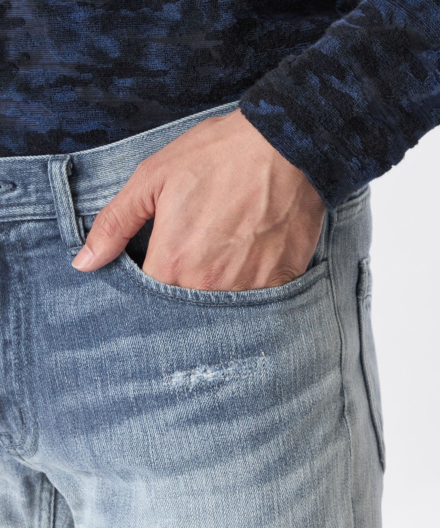 1154-M1R2369827__O,27,