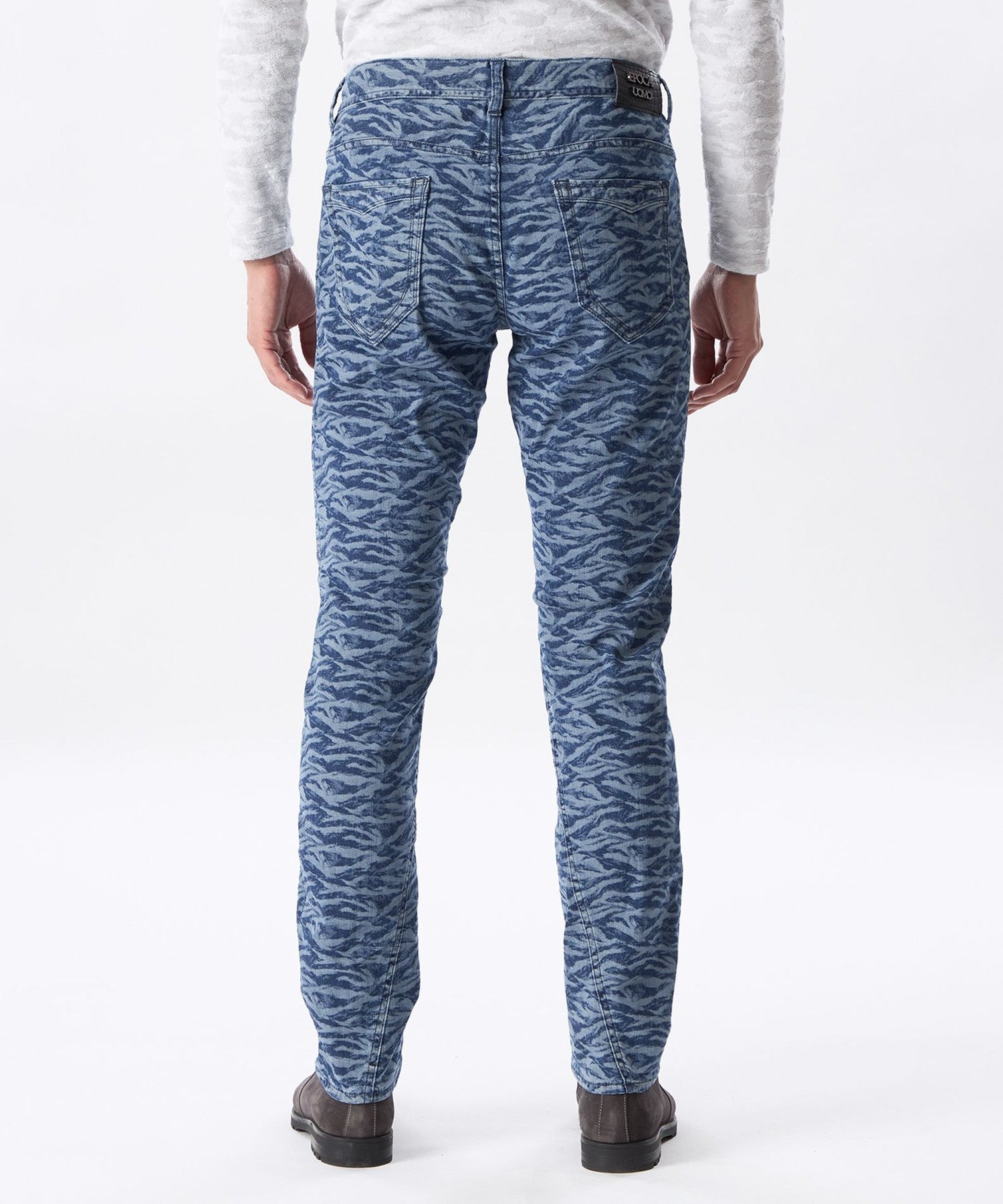 1154-M1R3069928__F,28,