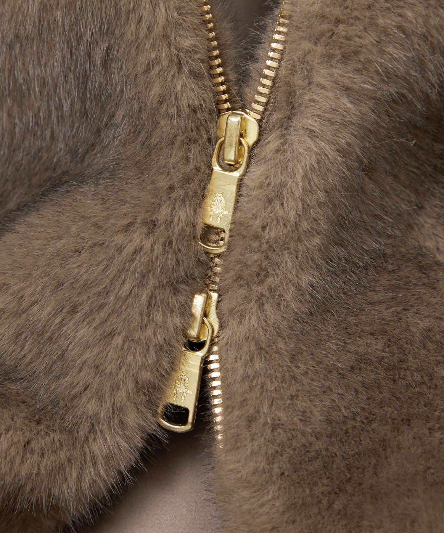 2151-K173560544__P,44,