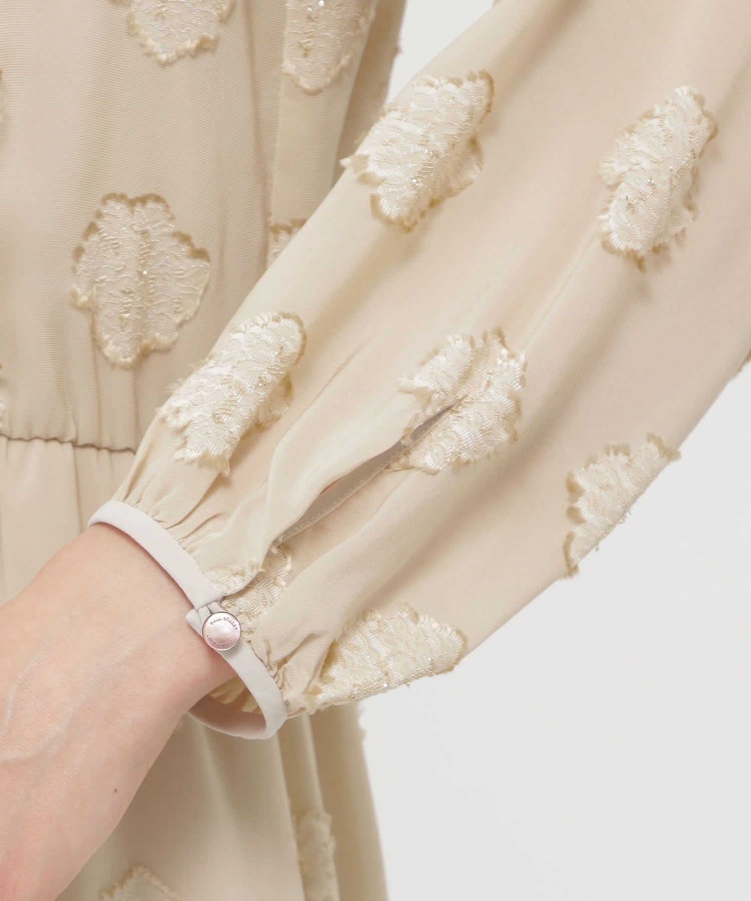 2151-K1J1466140__N,40,