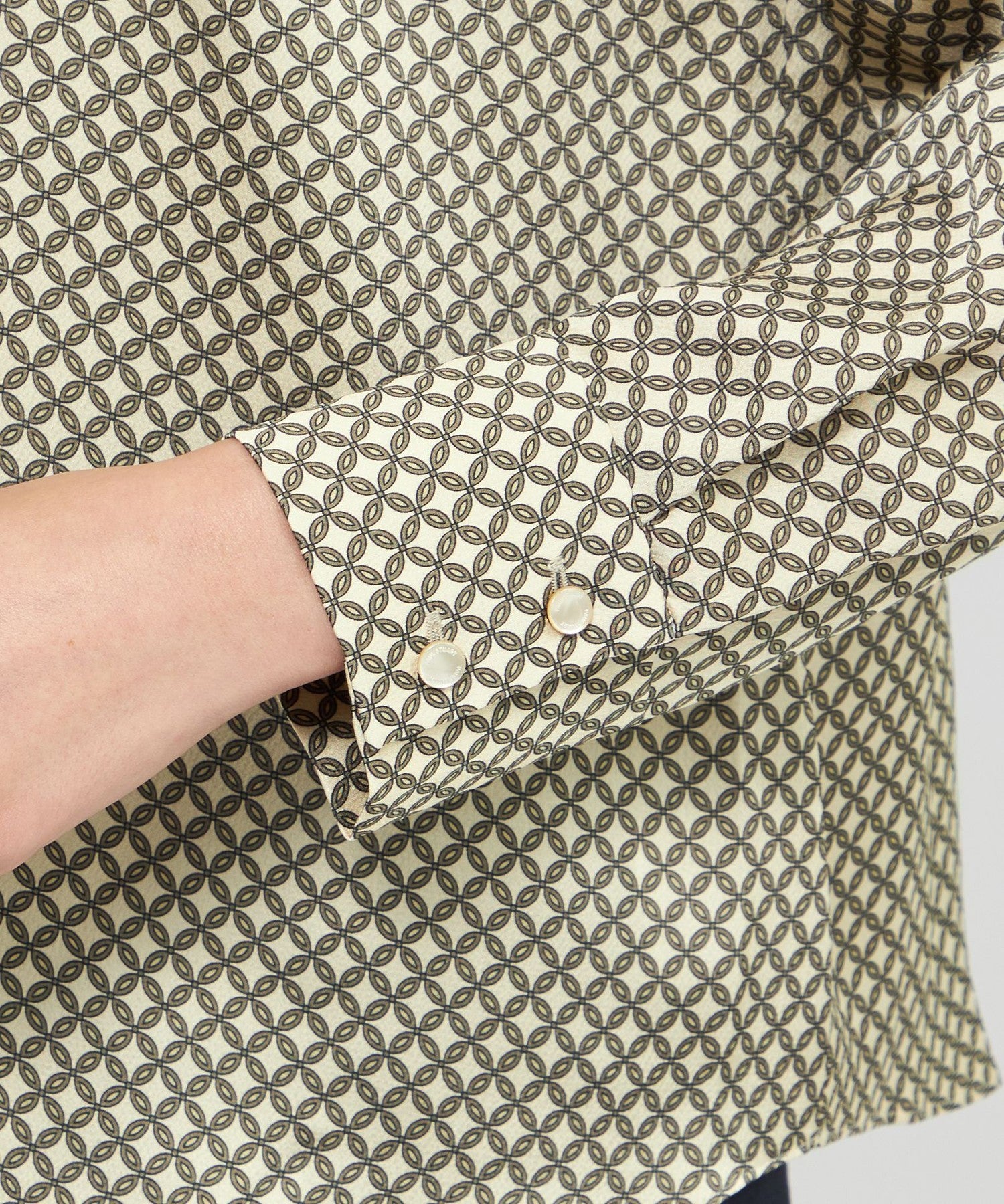 2151-K1L1563940__N,40,