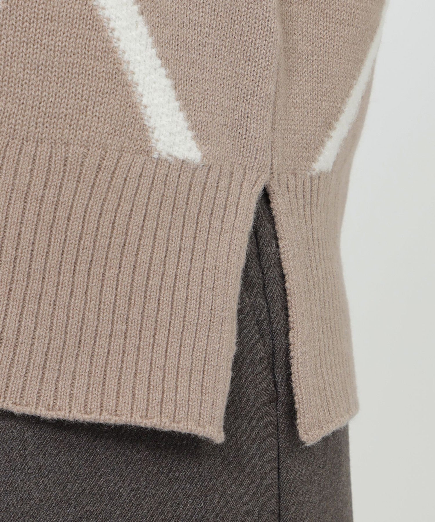 2151-K1N2565042__P,42,