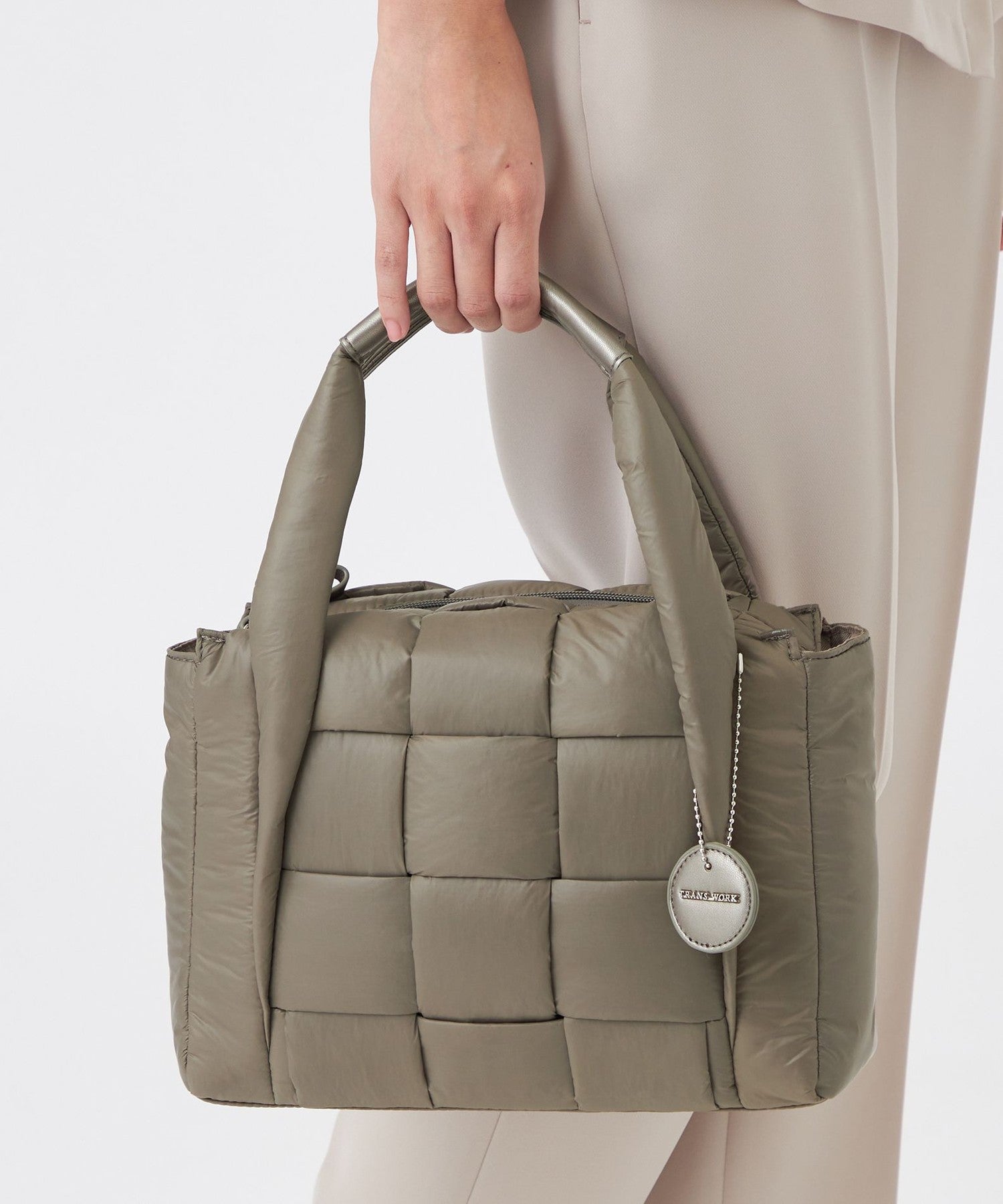 2211-U110861776__I,76,