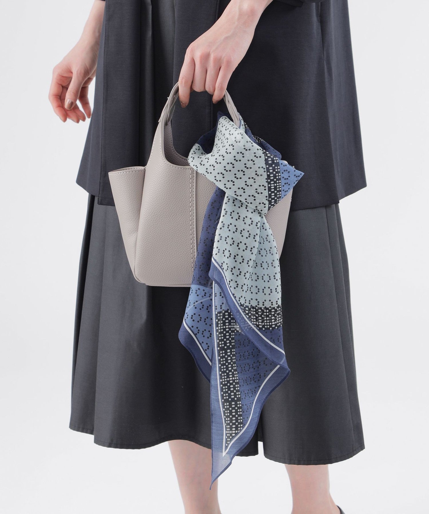 2211-U170231628__,28,