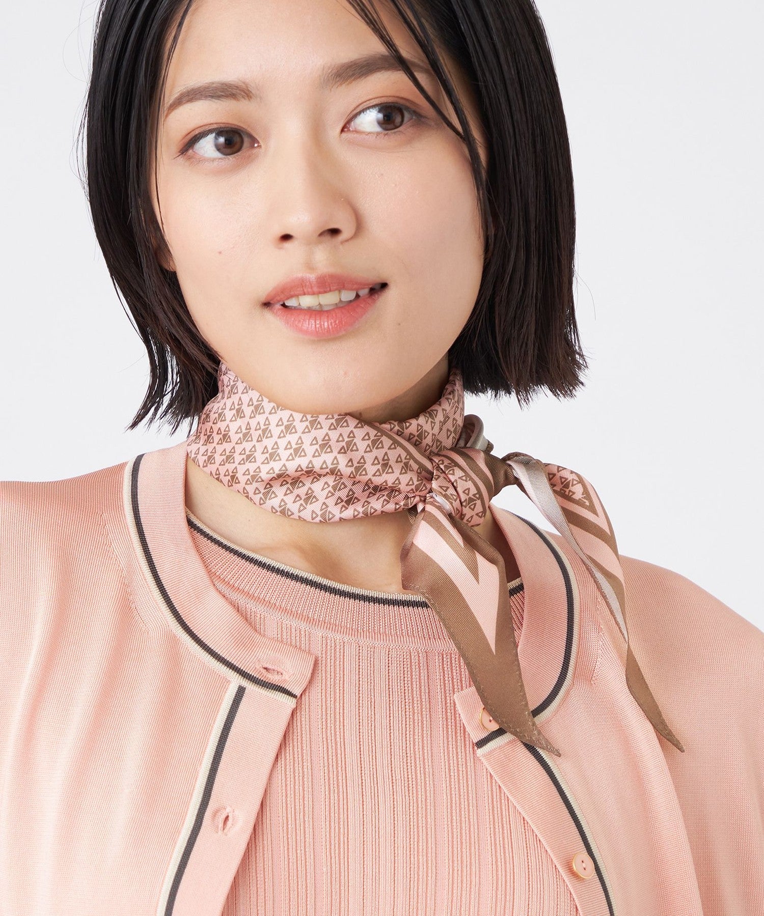 2211-U170362212__,12,