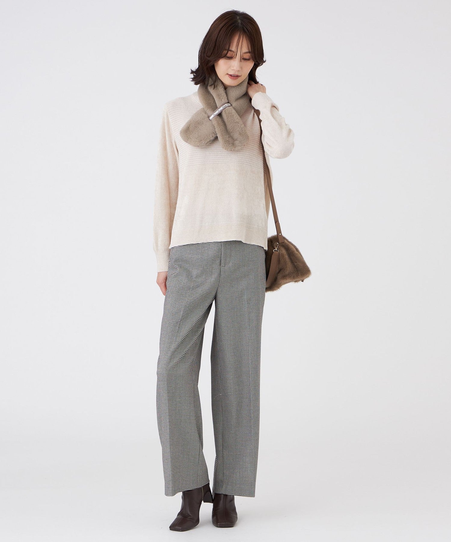 2211-U170665524__J,24,