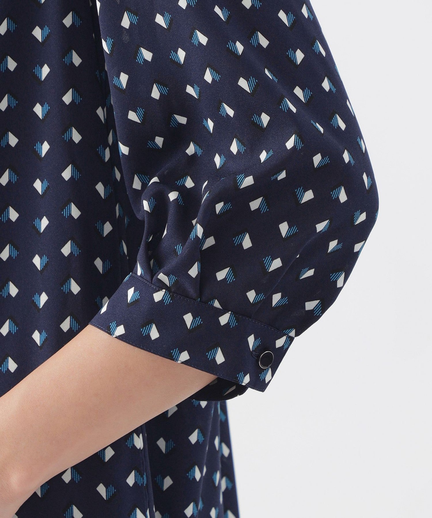 2211-U1J0351028__M,28,