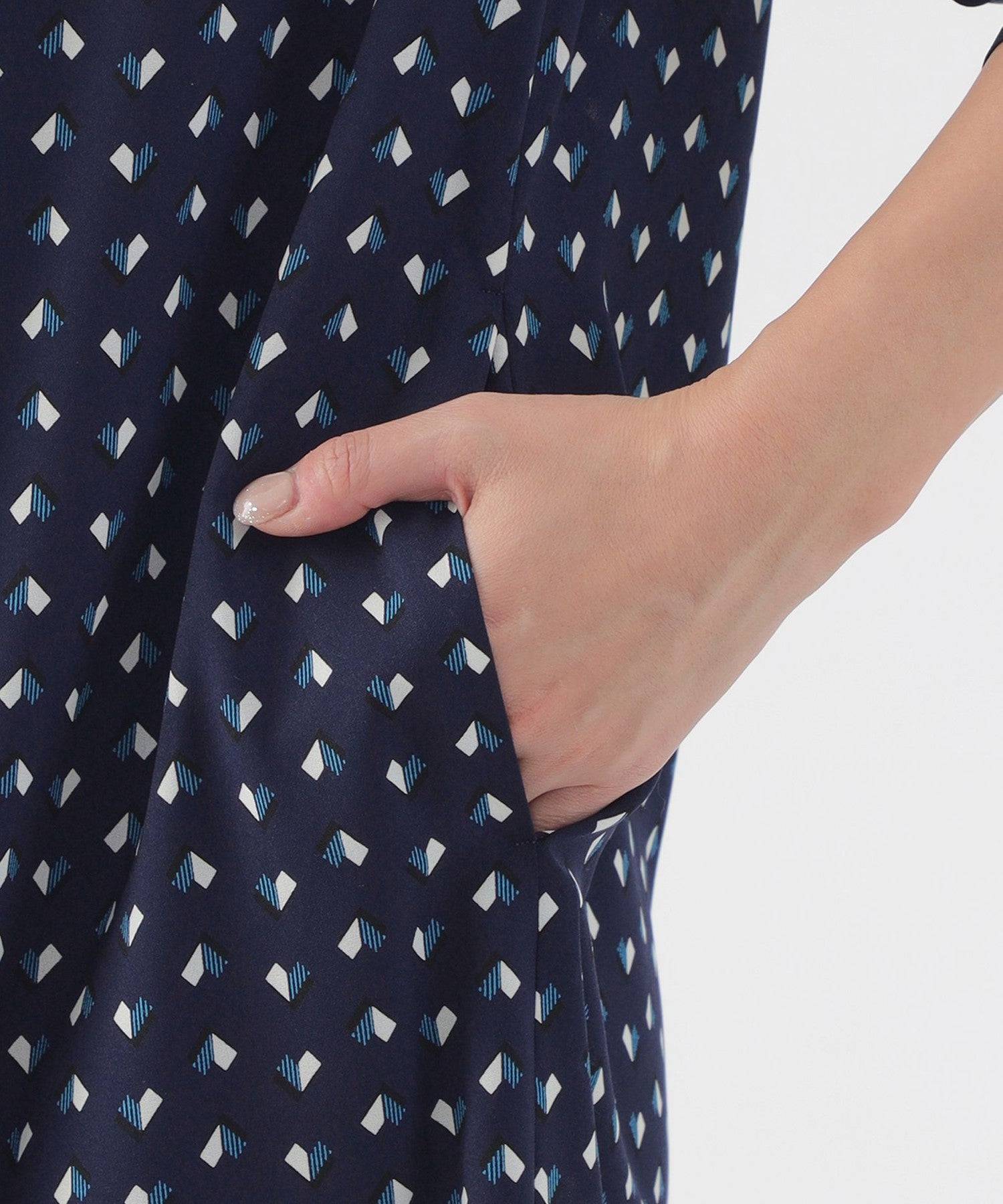 2211-U1J0351028__N,28,