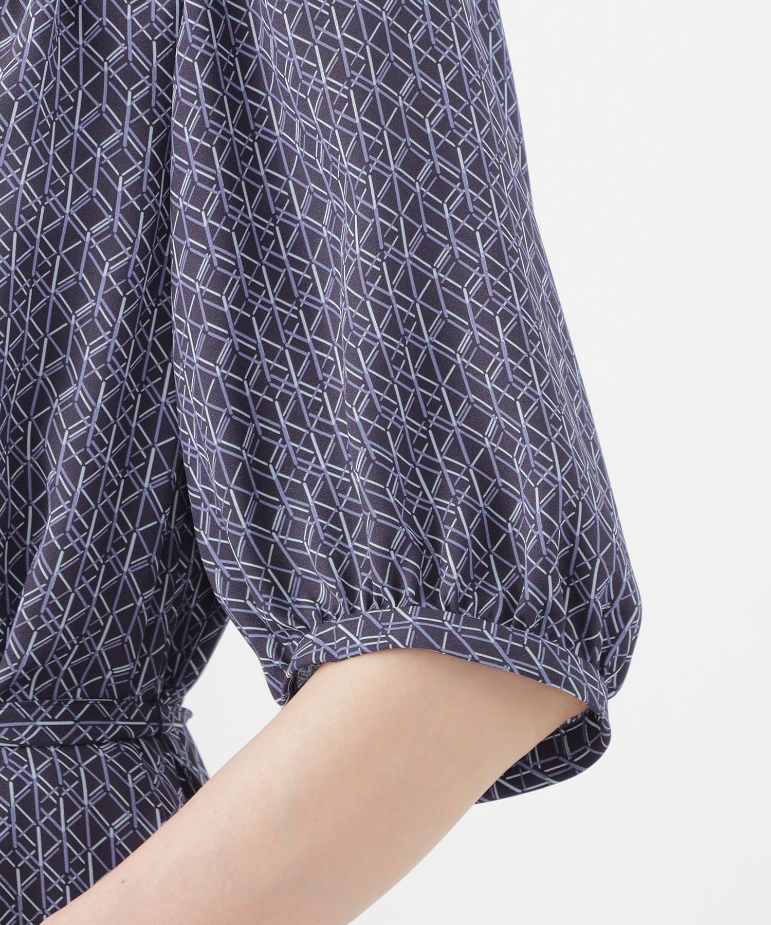 2211-U1J0555128__O,28,