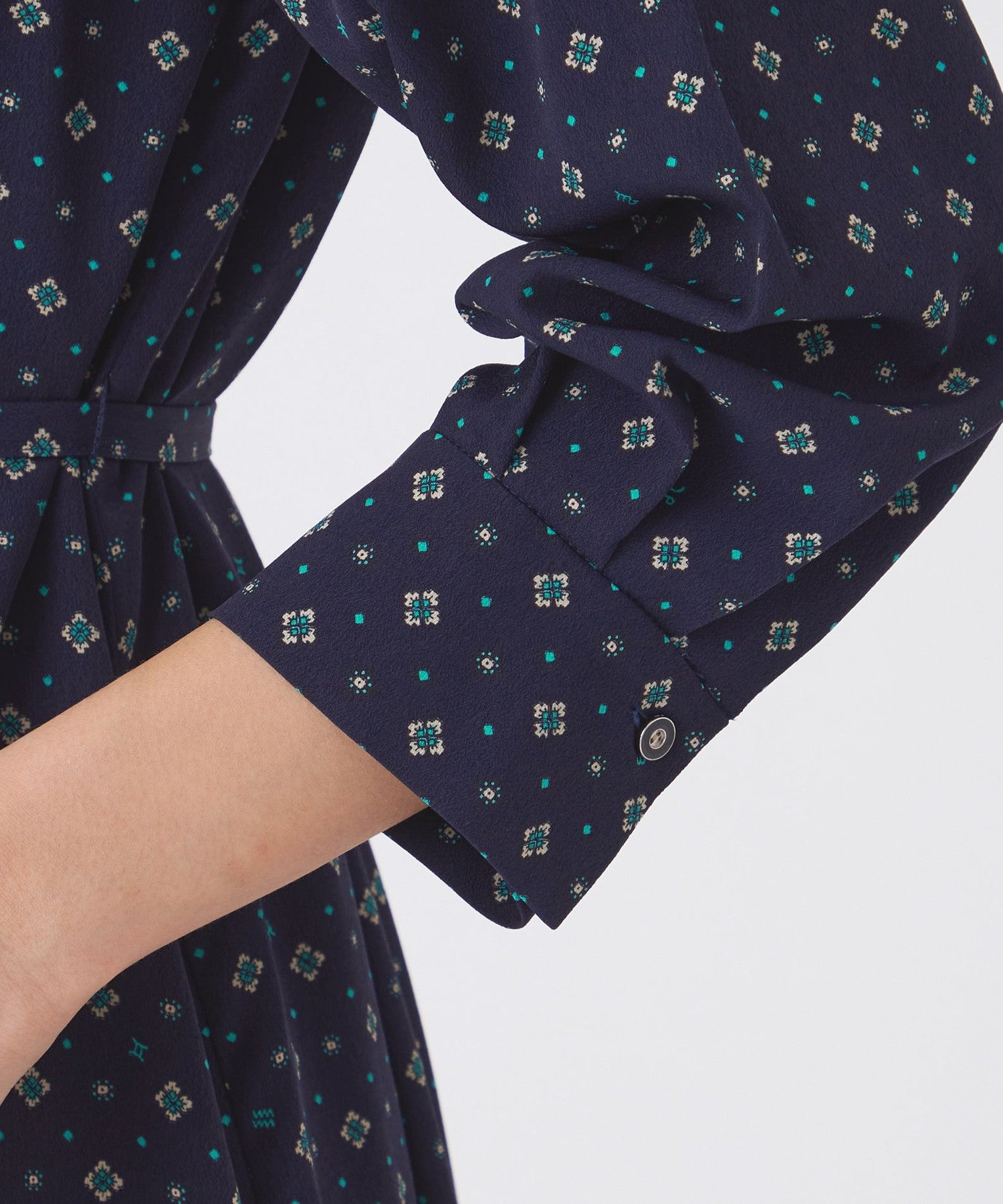 2211-U1J0663828__O,28,