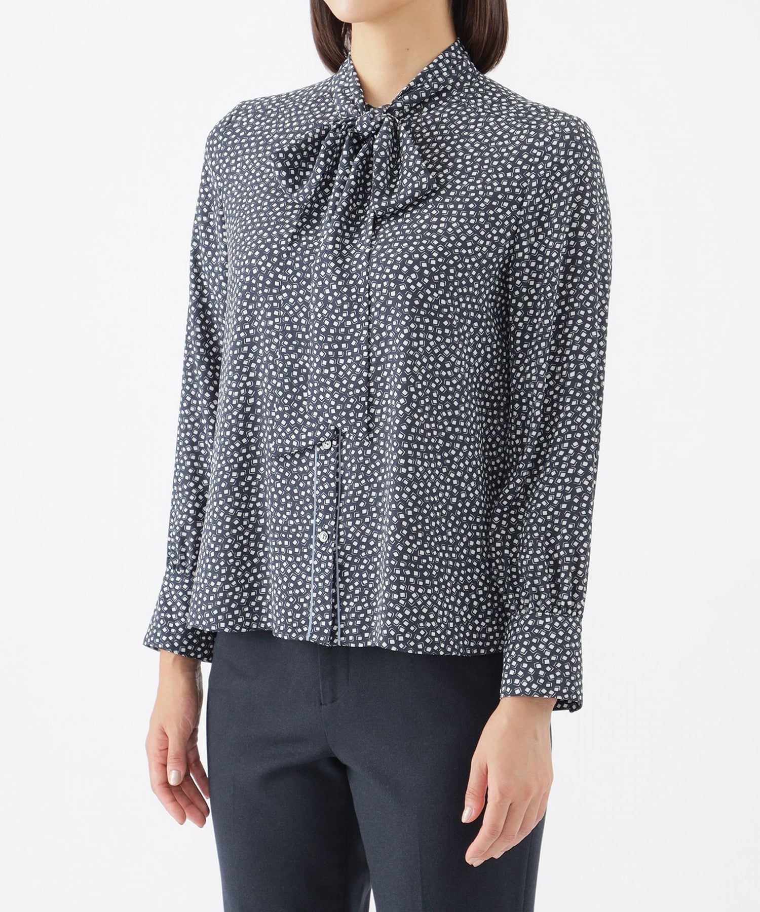 2211-U1M1144228__J,28,