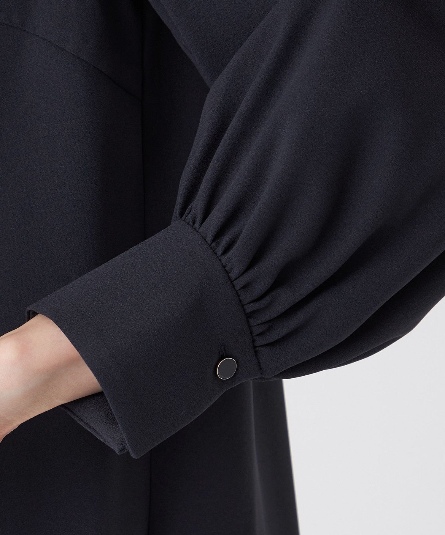 2211-U1M1464328__N,28,