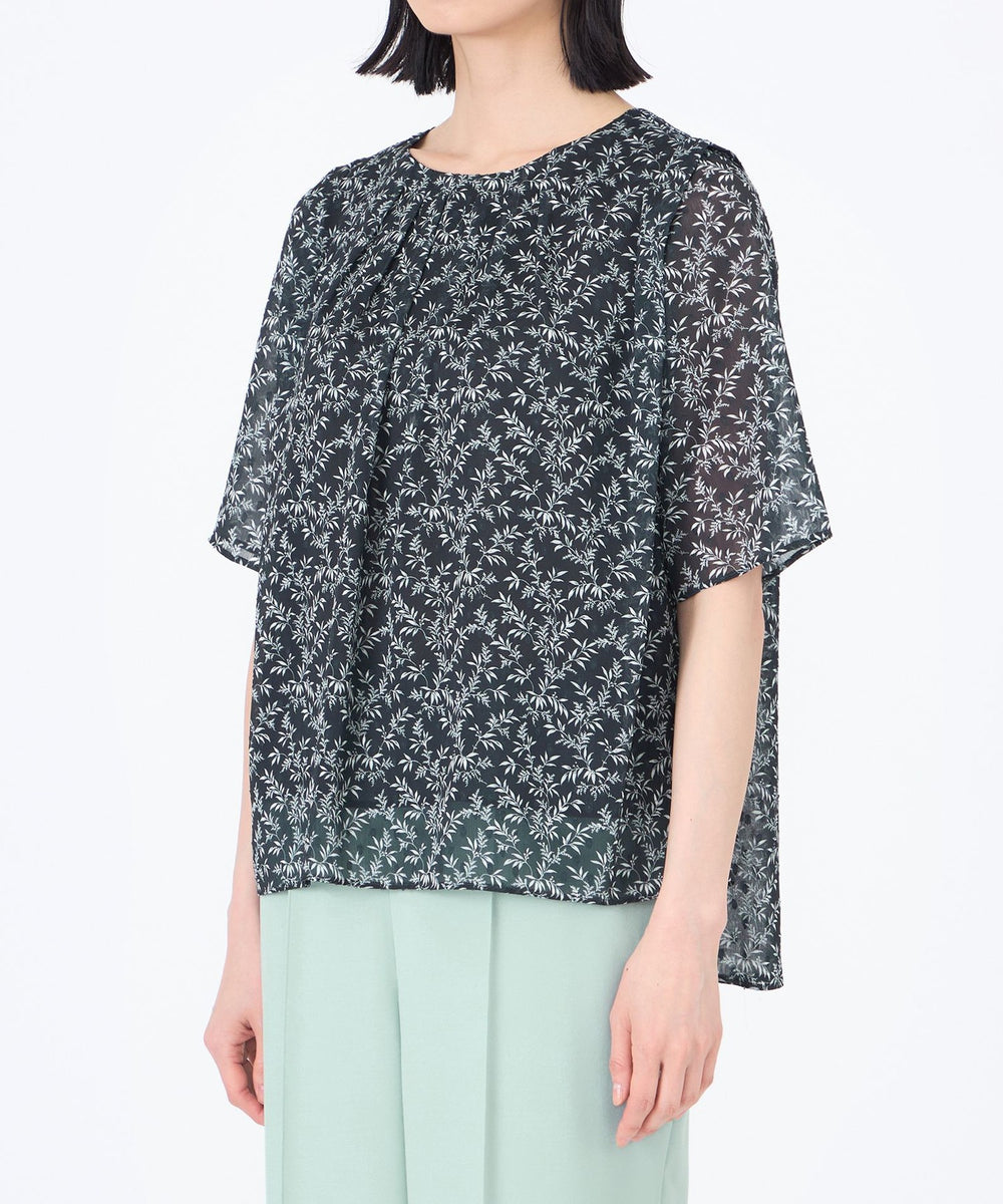 ウォッシャブル】シャドーフラワープリントプルオーバーブラウス