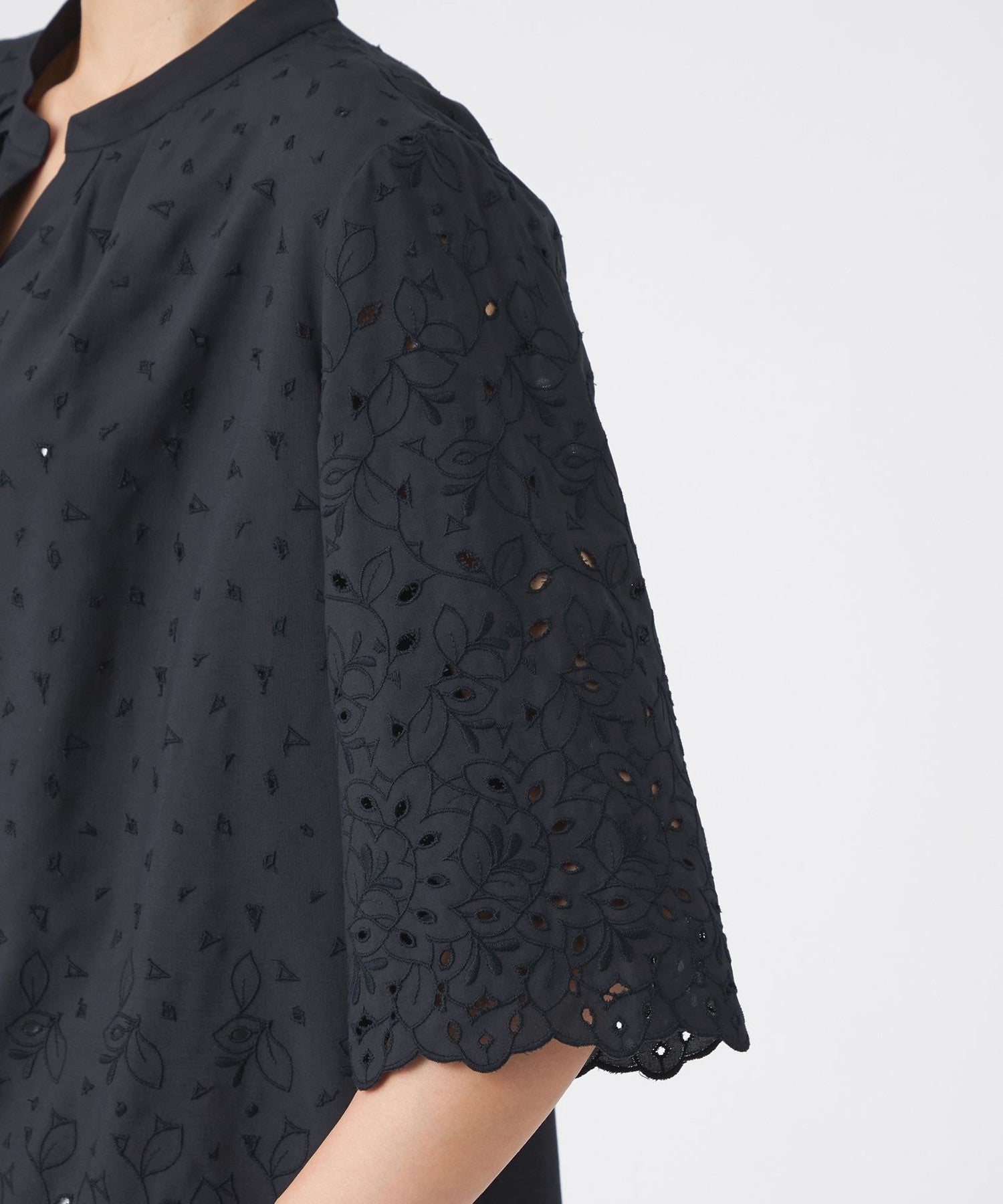 2211-U1M2457728__O,28,