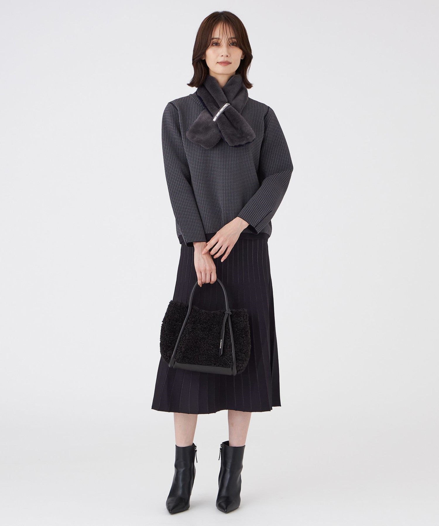 2211-U1N1564440__I,40,