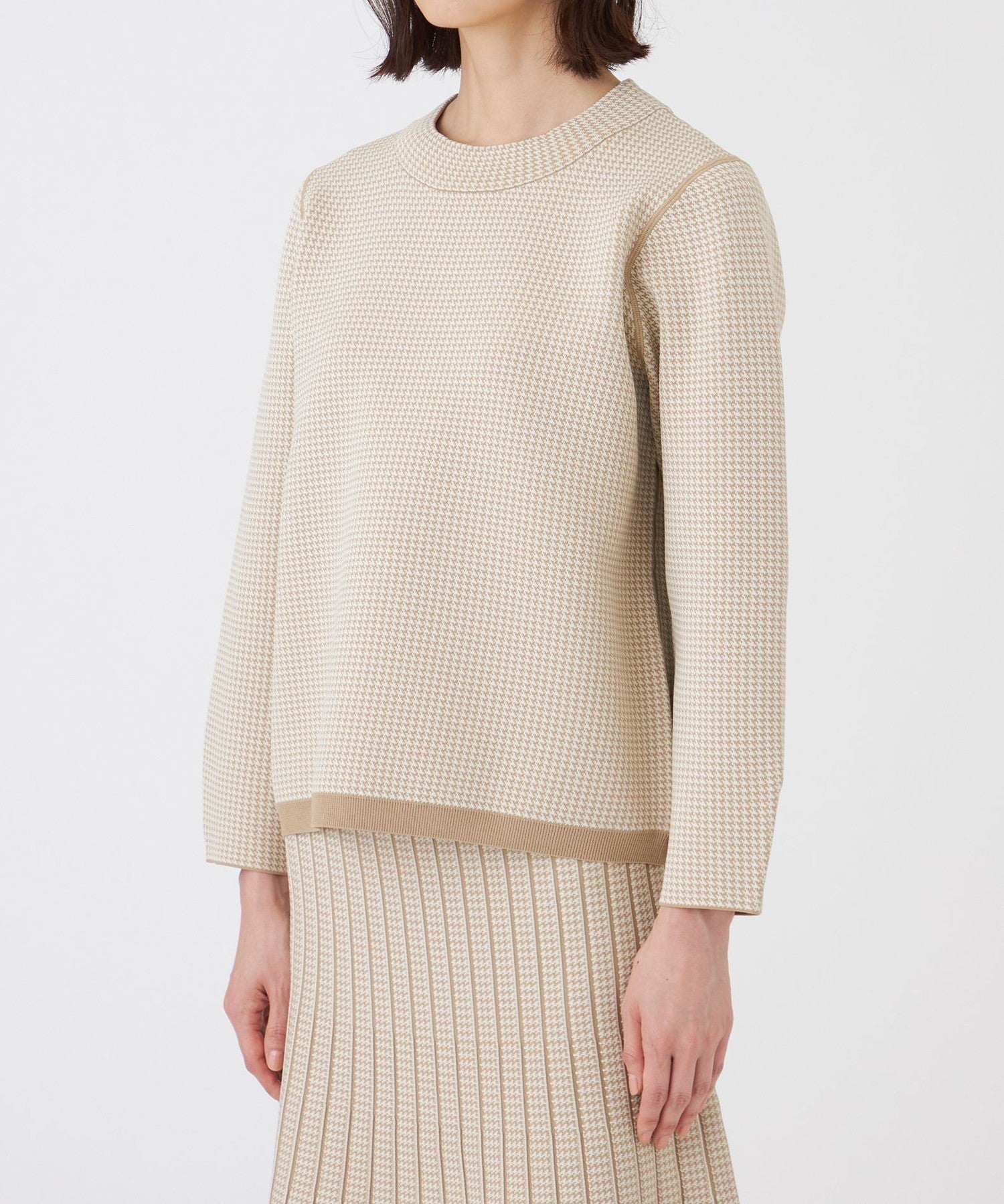 2211-U1N1564440__N,40,