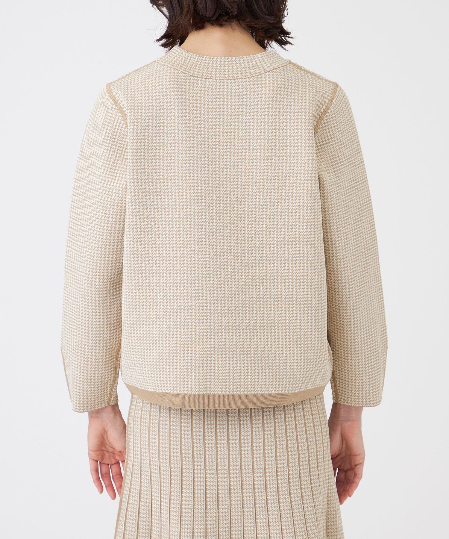 2211-U1N1564440__O,40,