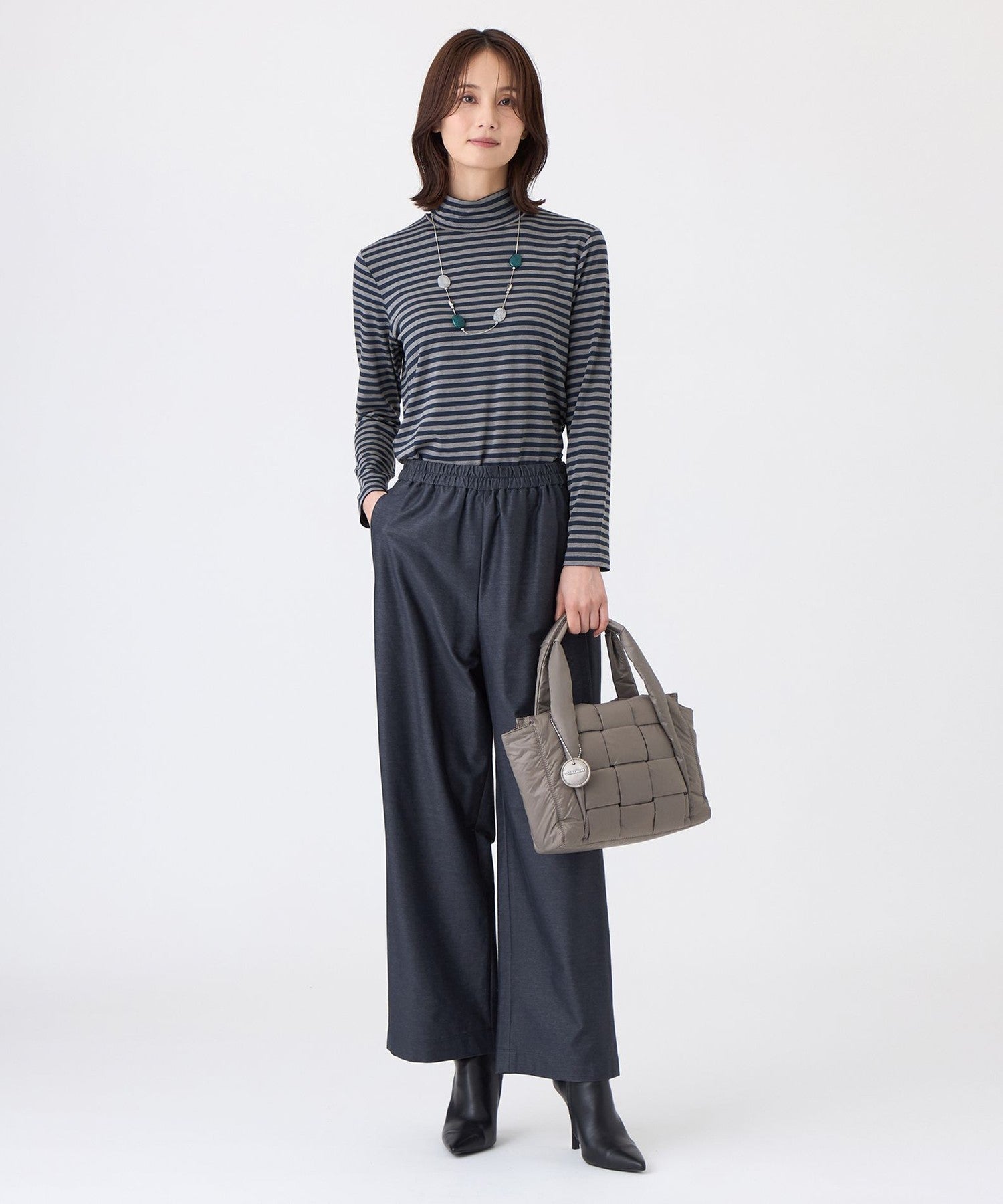 2211-U1R1967328__H,28,