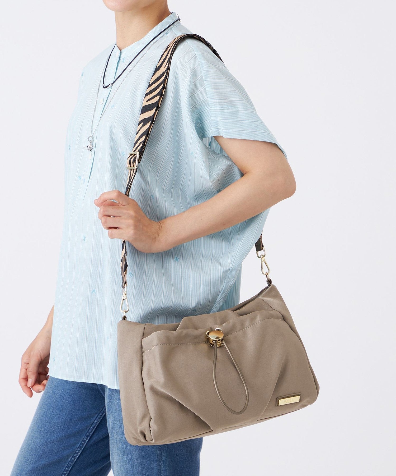 2213-U511362240__I,40,