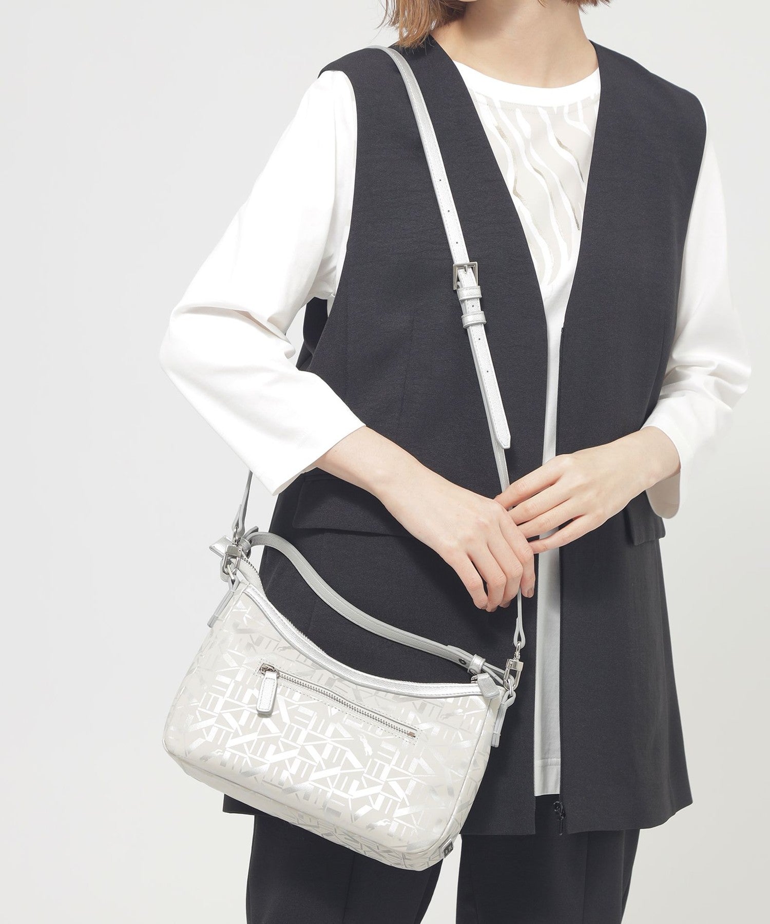 2213-U511552342__I,42,