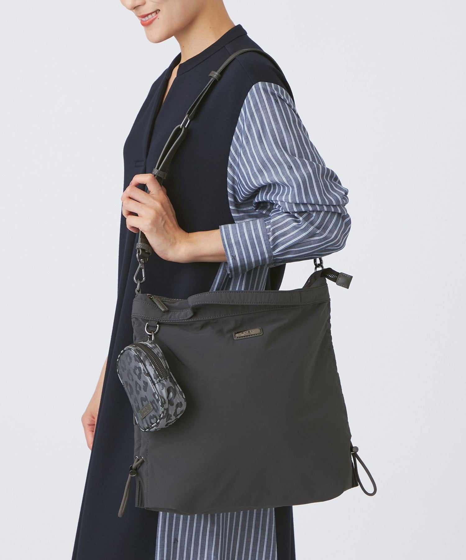 2213-U511562308__H,08,