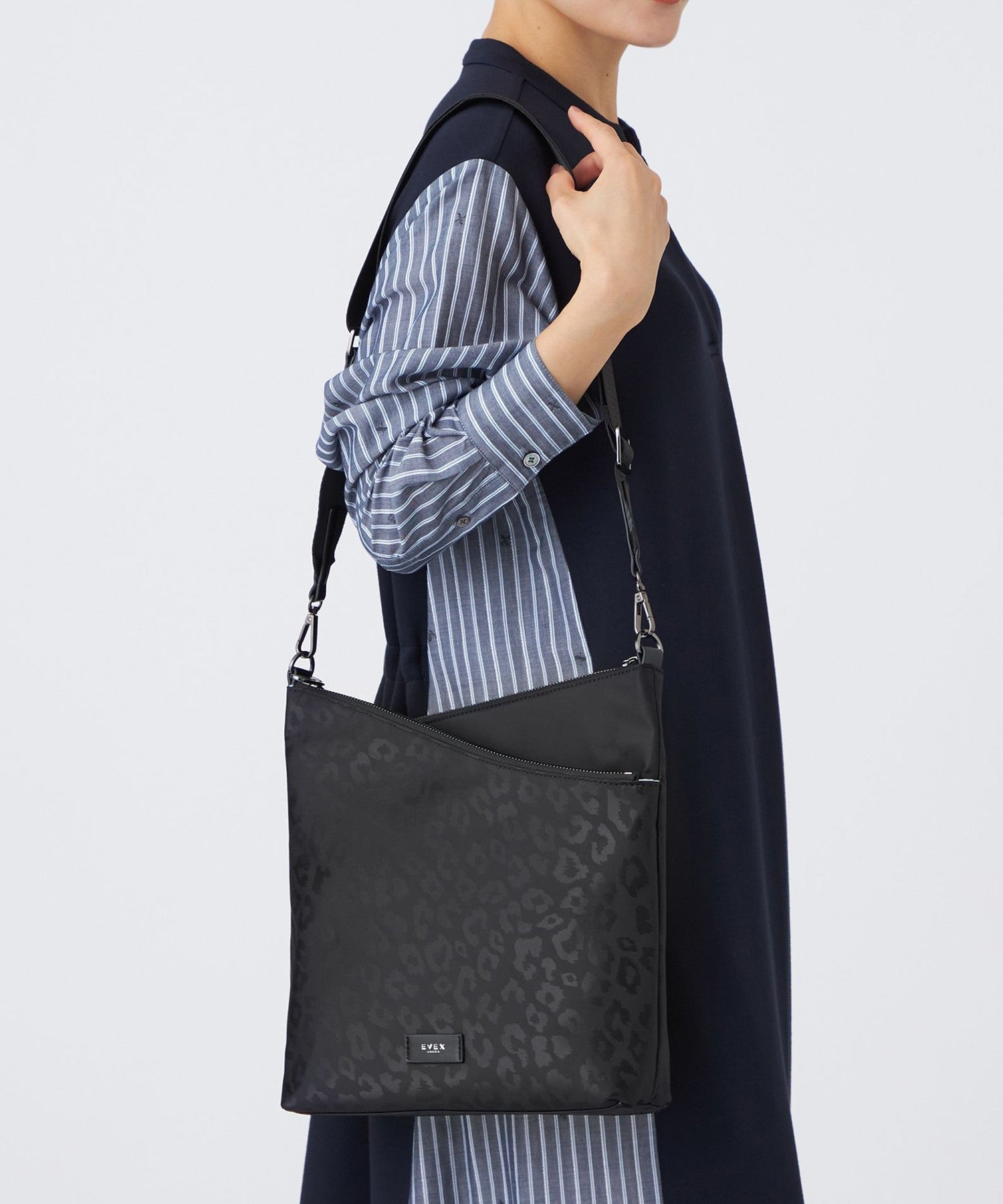 2213-U511662403__I,03,