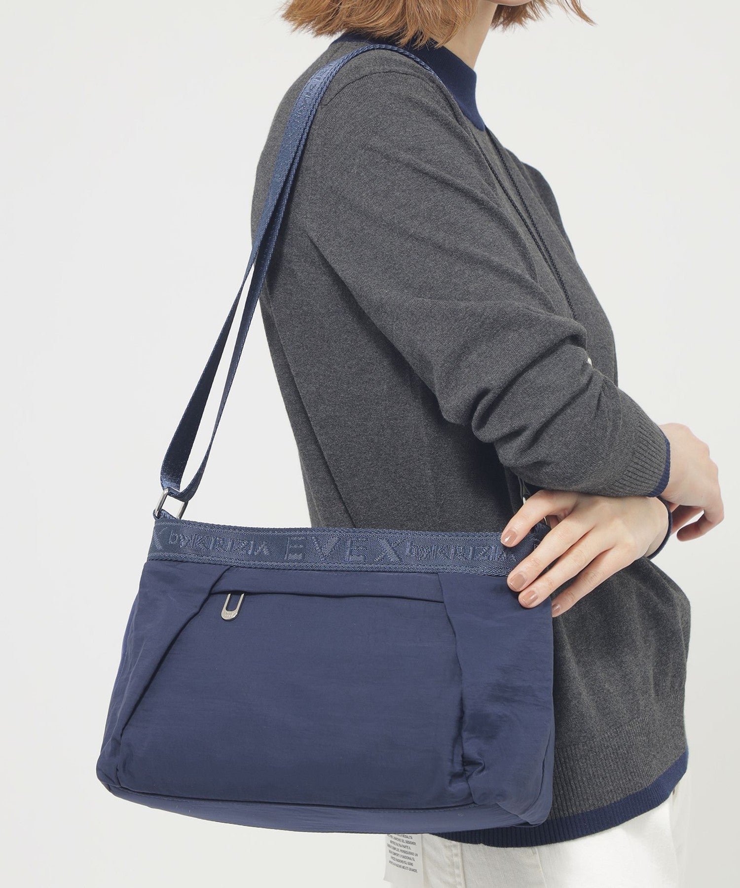 2213-U511752428__H,28,