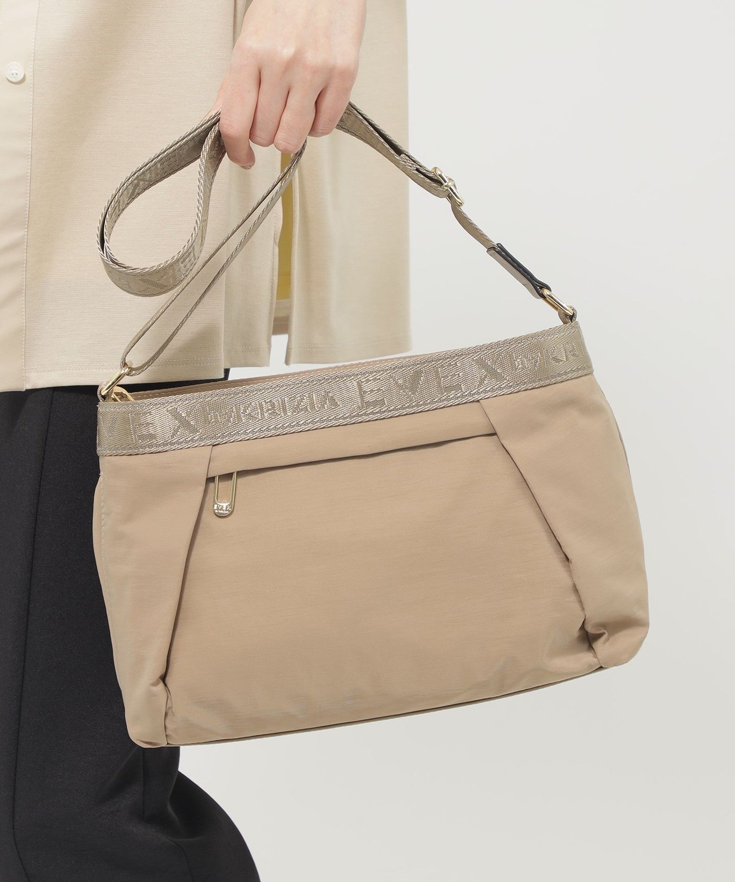 2213-U511752428__I,28,