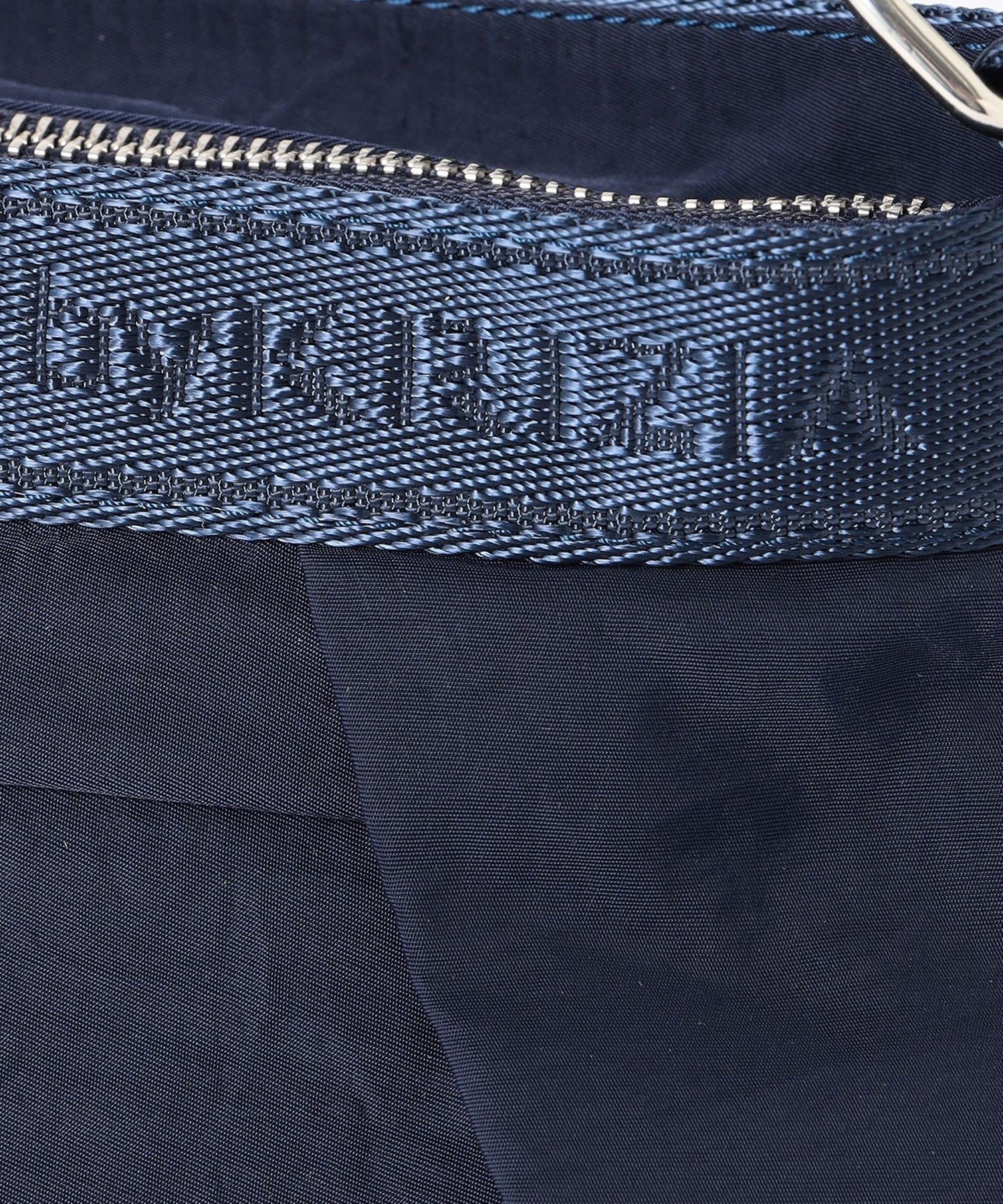 2213-U511752428__R,28,