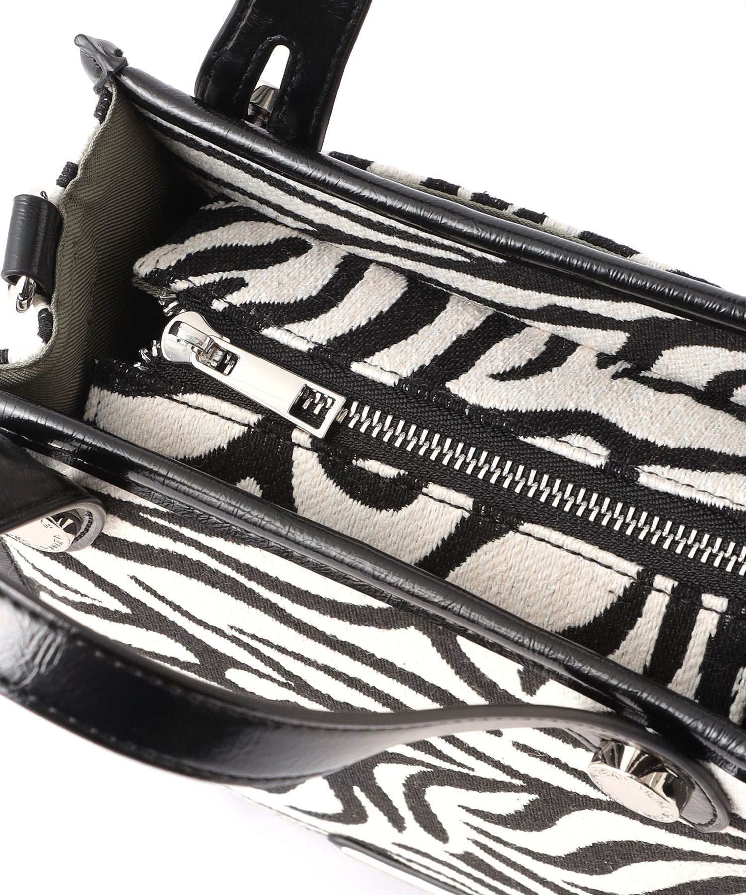 2213-U511762509__O,09,