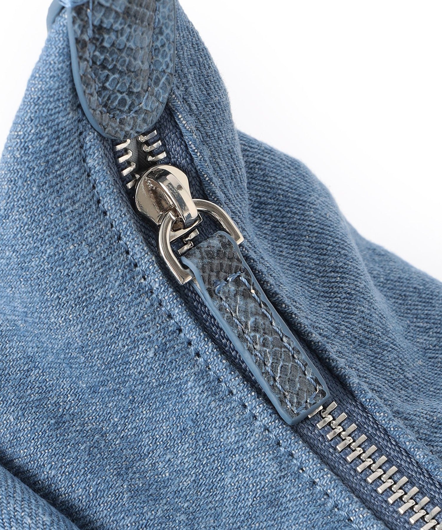 2213-U511952624__Q,24,